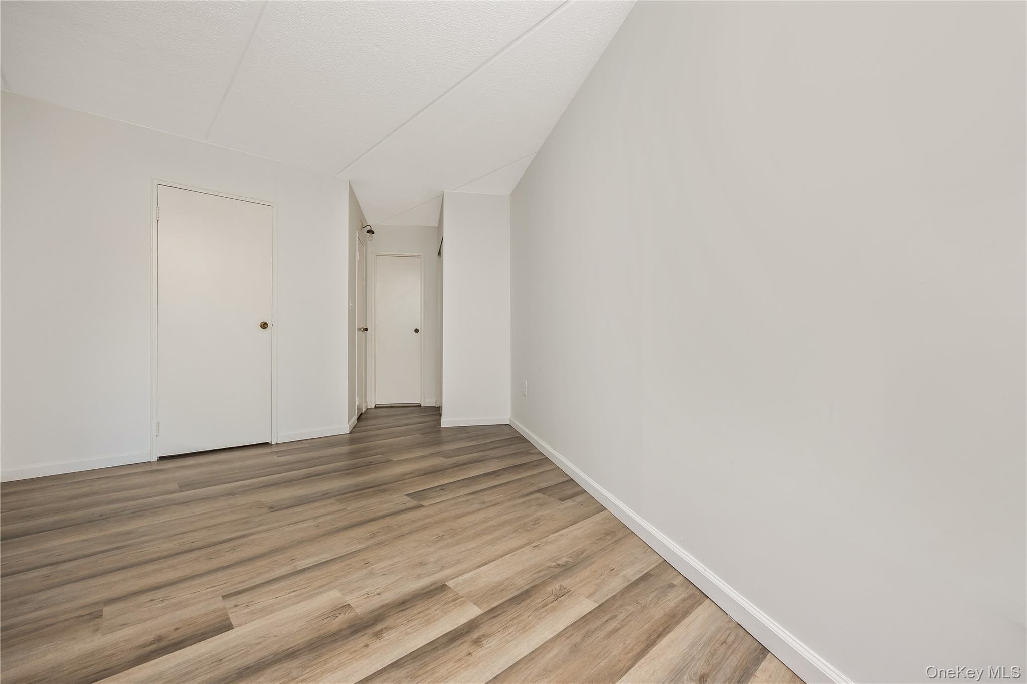 #13 photo, 135 Post Avenue, 長島 西布雷 Westbury , NY 11590