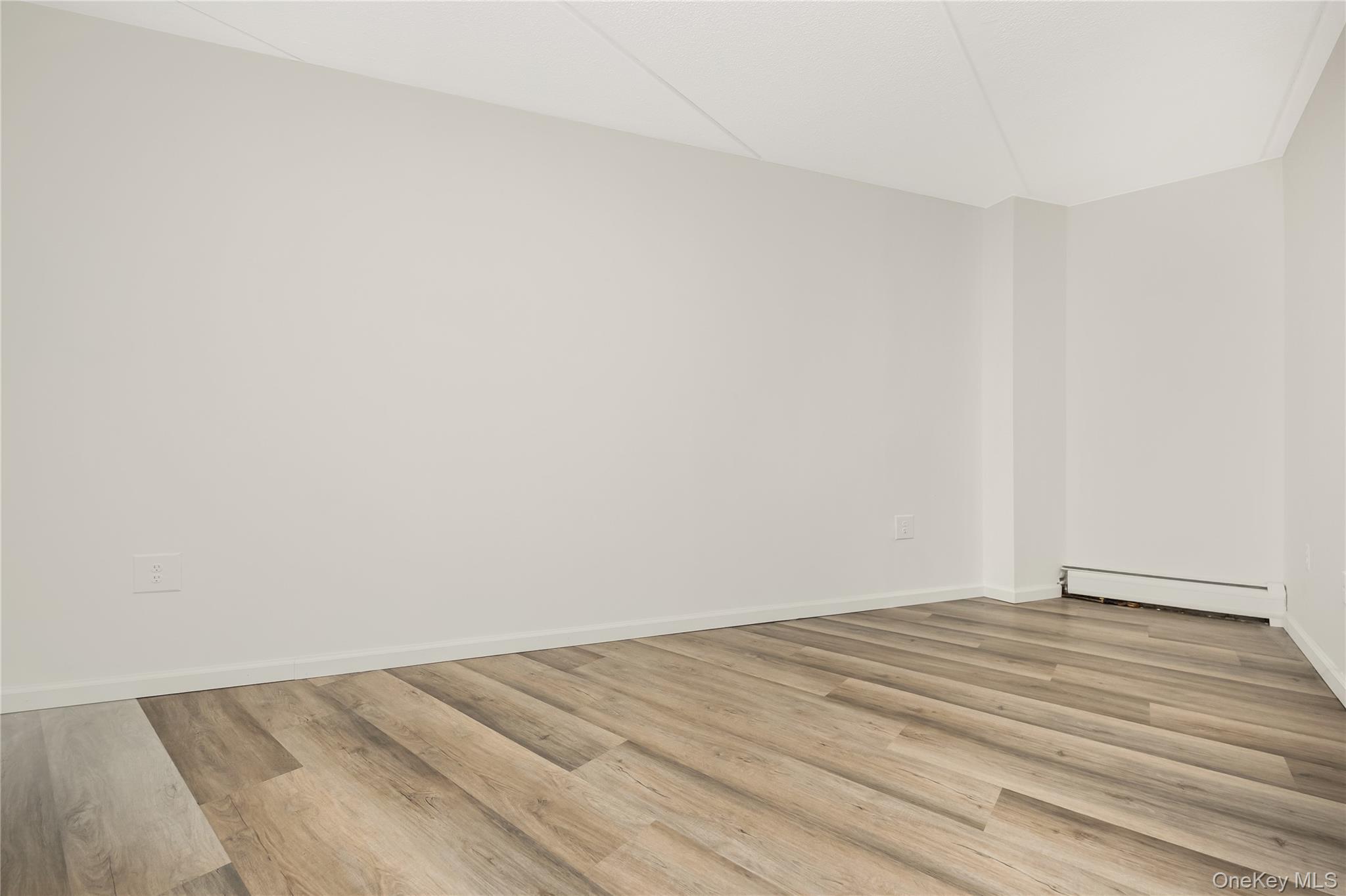 #15 photo, 135 Post Avenue, 長島 西布雷 Westbury , NY 11590