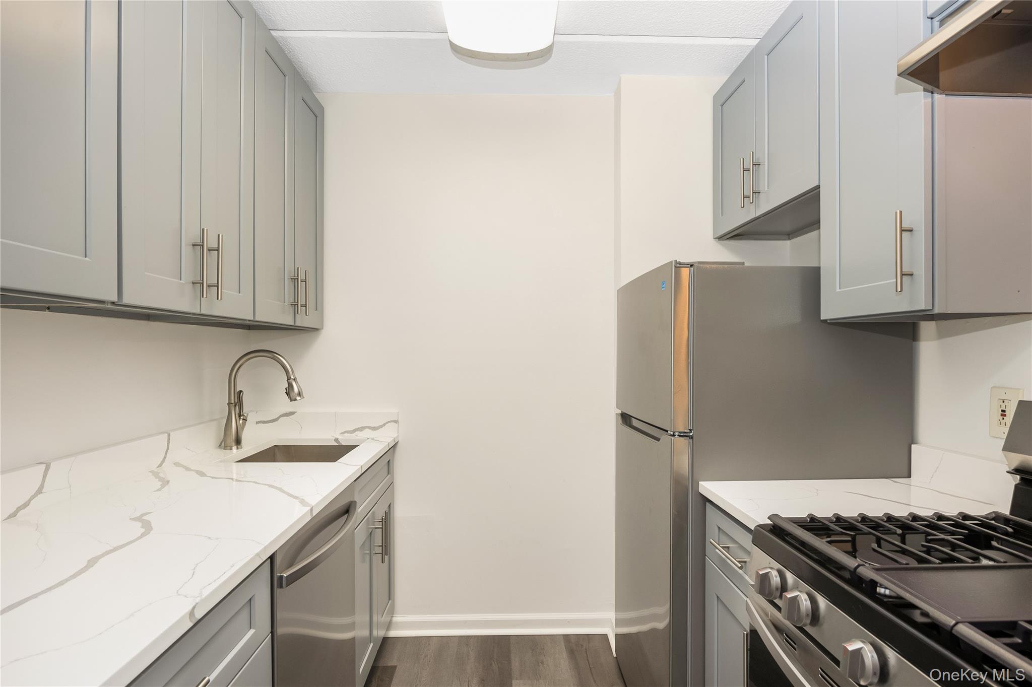 #7 photo, 135 Post Avenue, 長島 西布雷 Westbury , NY 11590