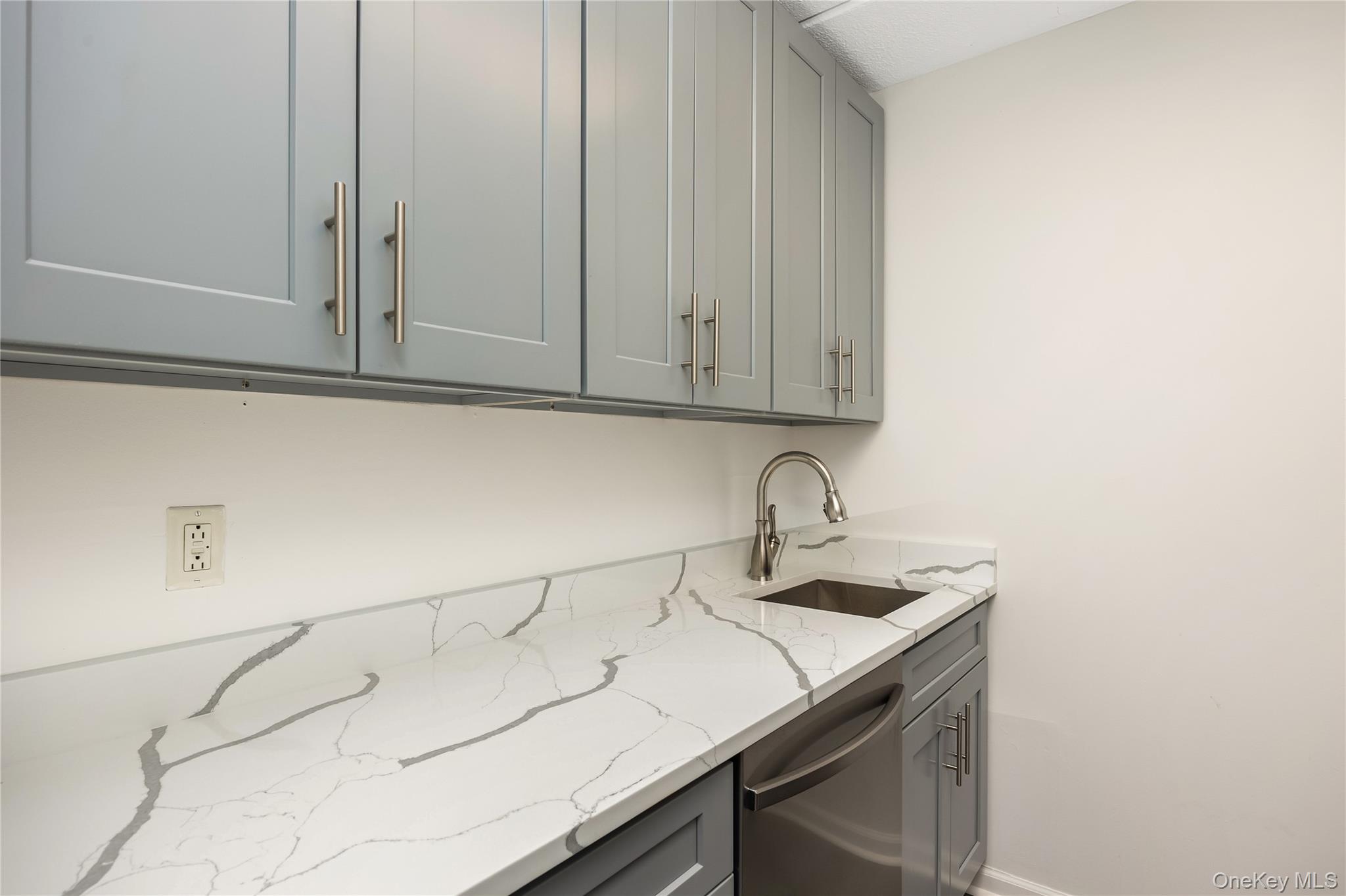 #8 photo, 135 Post Avenue, 長島 西布雷 Westbury , NY 11590