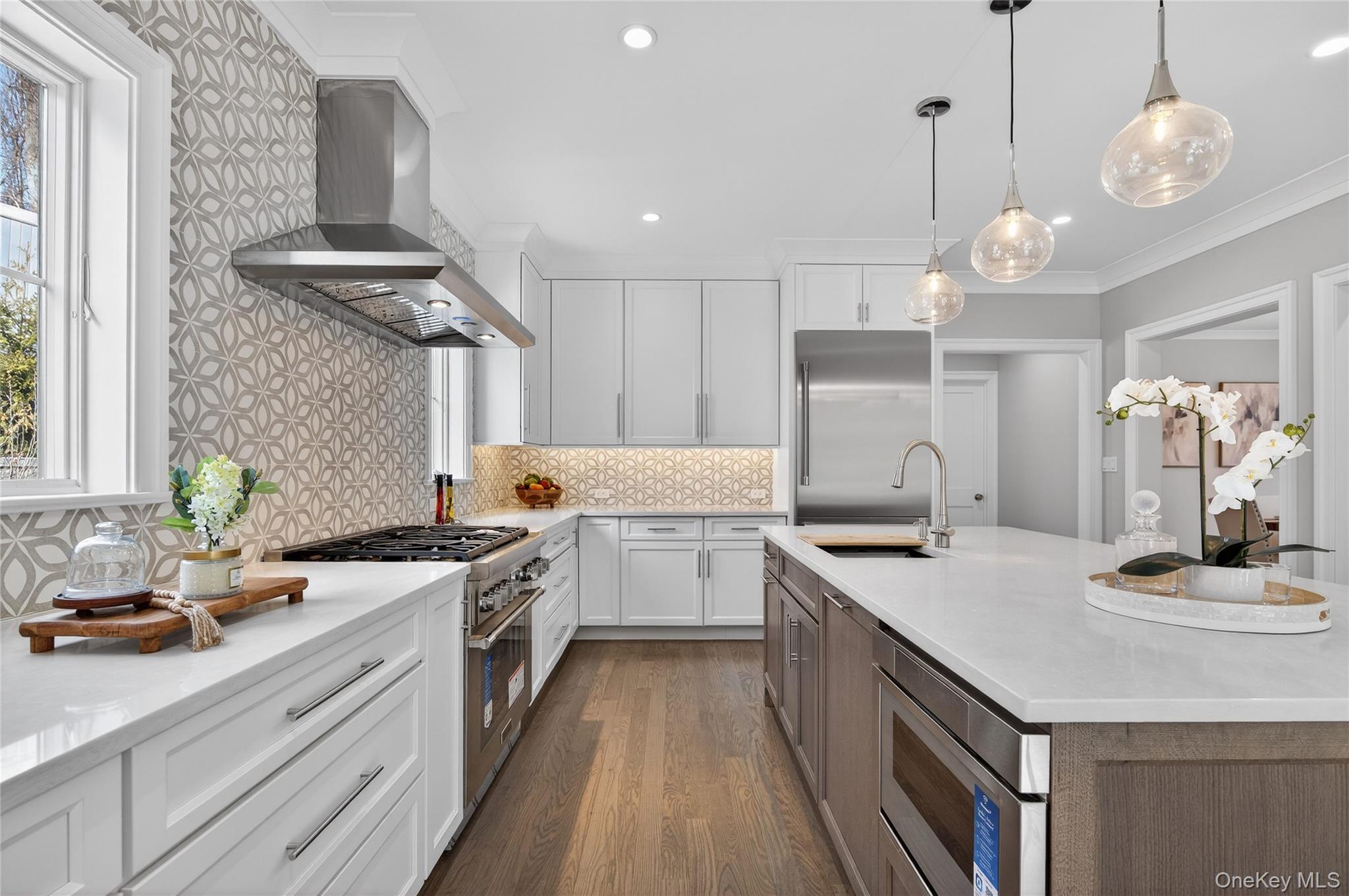 #10 photo, 208 Cow Neck Road, Port Washington , NY 11050