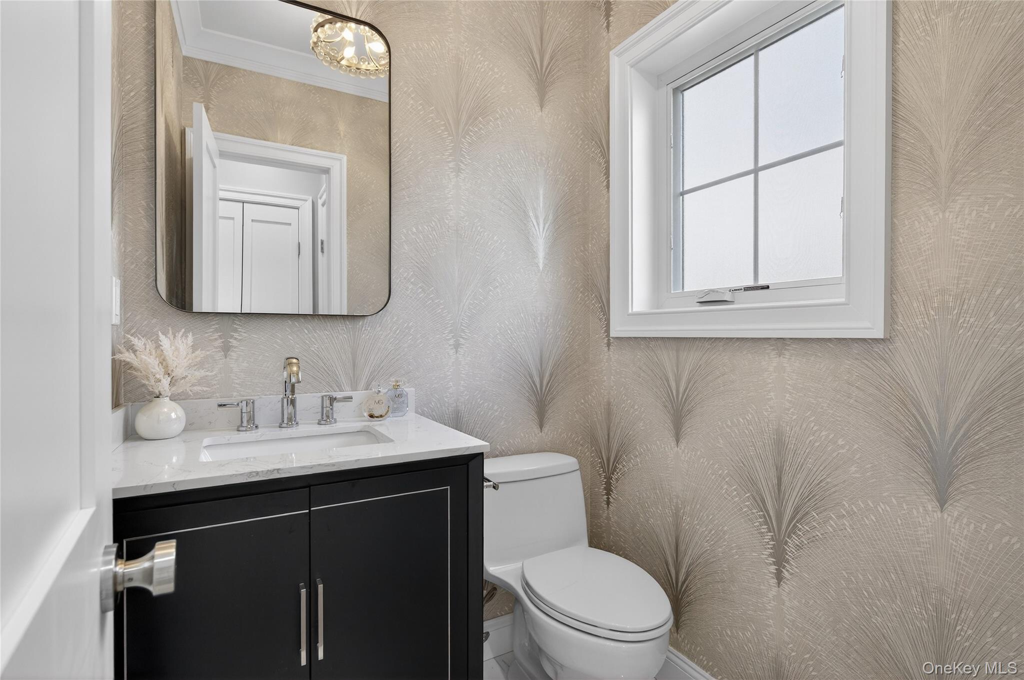 #11 photo, 208 Cow Neck Road, Port Washington , NY 11050