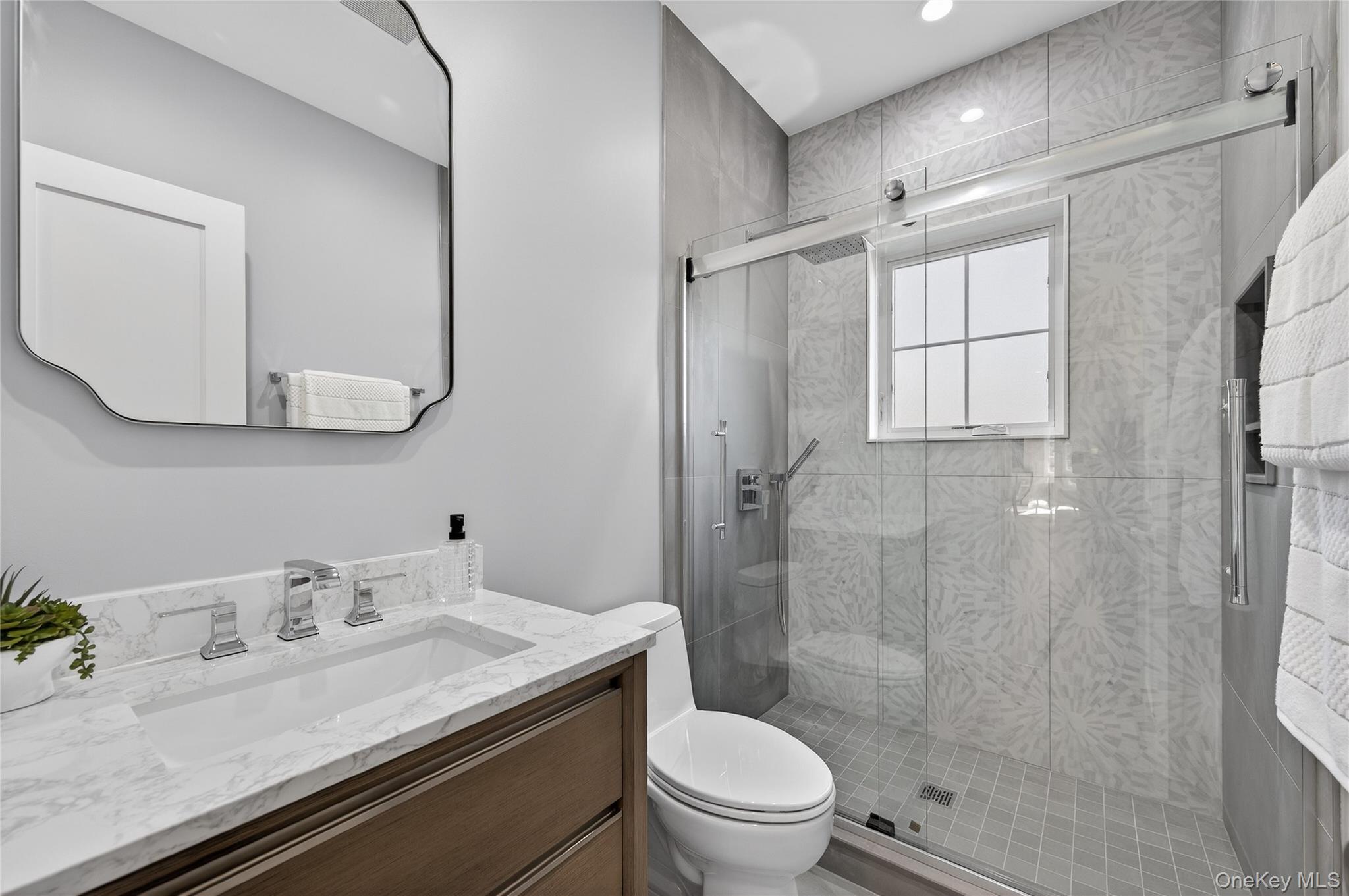 #14 photo, 208 Cow Neck Road, Port Washington , NY 11050