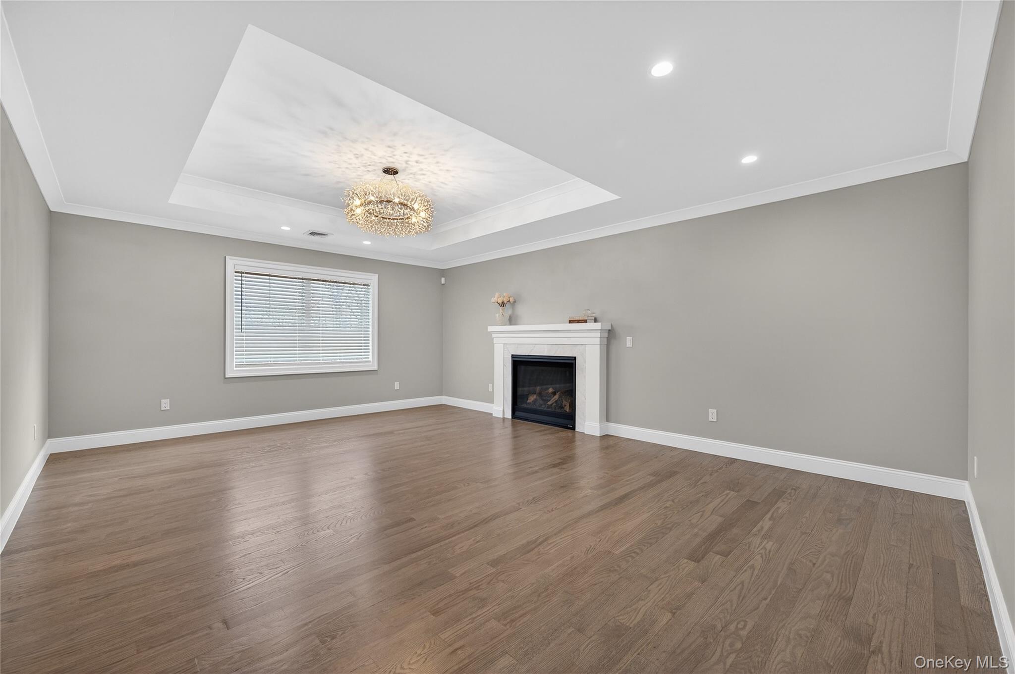 #16 photo, 208 Cow Neck Road, Port Washington , NY 11050