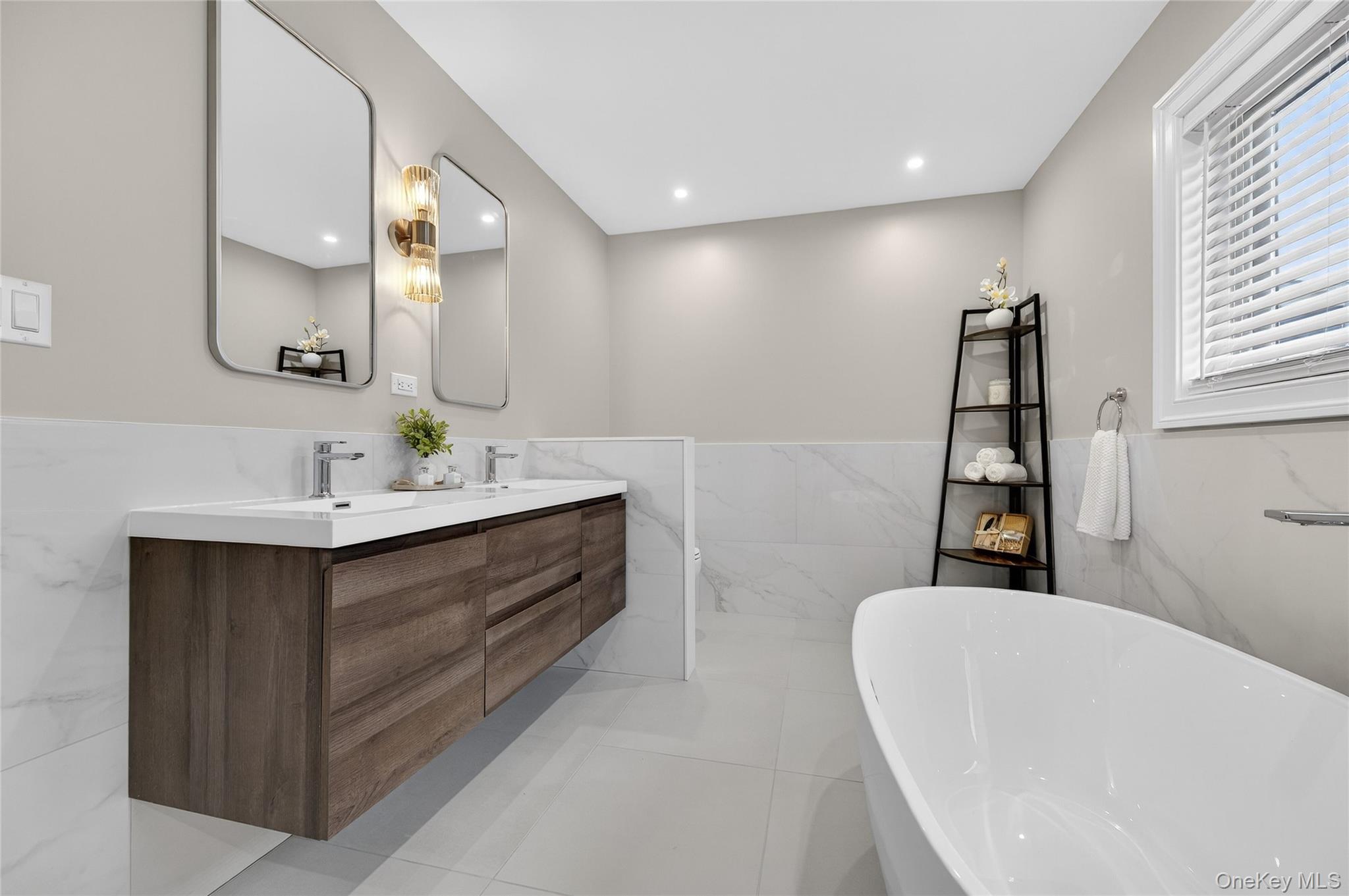 #19 photo, 208 Cow Neck Road, Port Washington , NY 11050