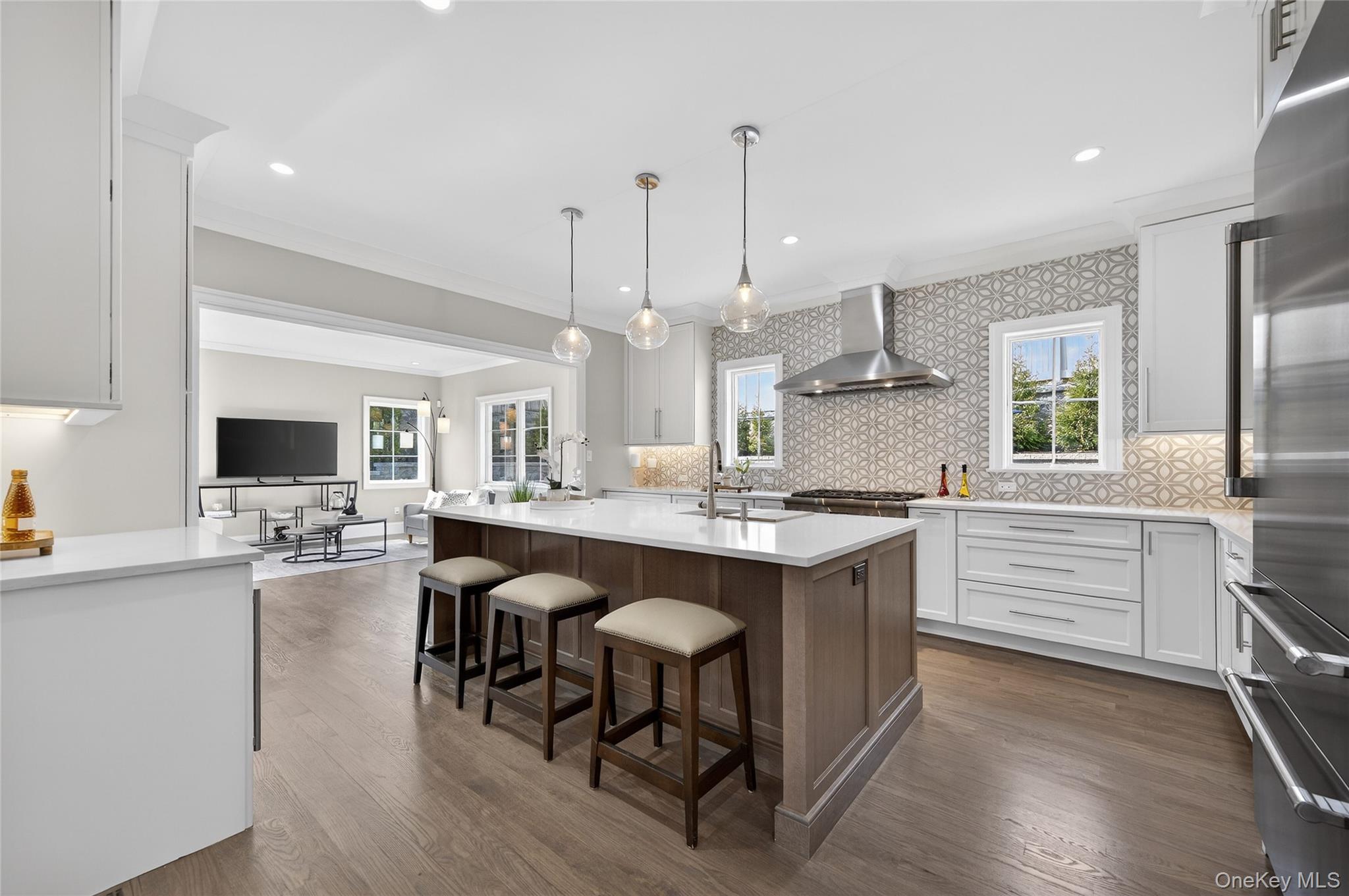 #8 photo, 208 Cow Neck Road, Port Washington , NY 11050