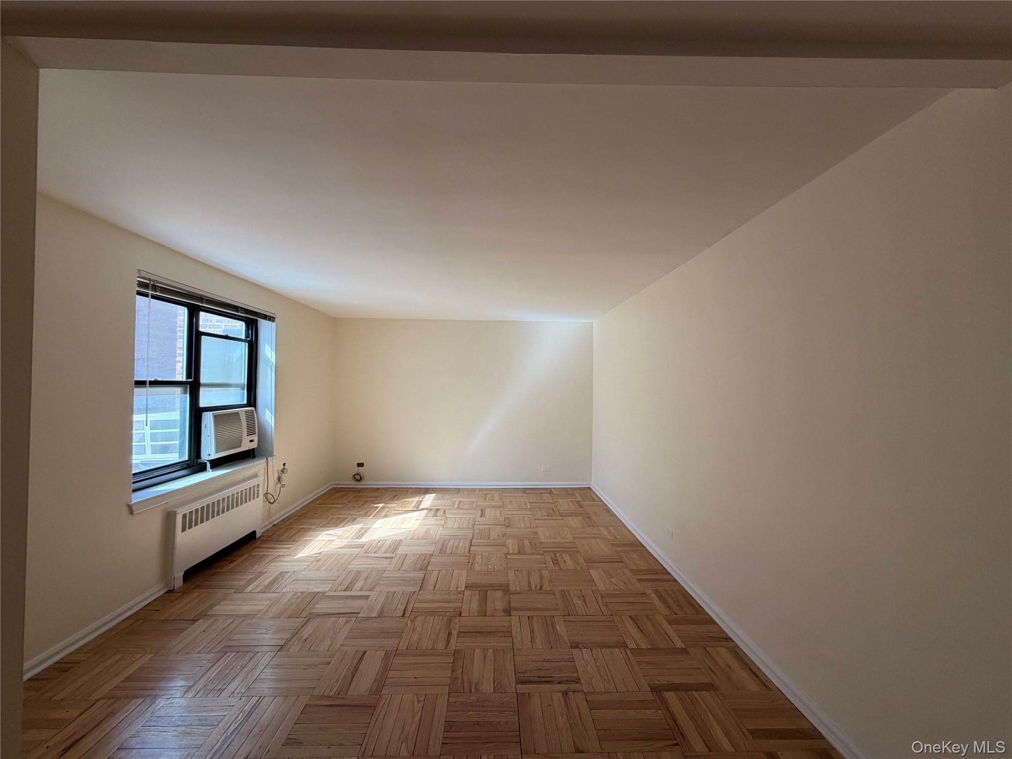 #3 photo, 32-22 91 Street, কুইন্‌স East Elmhurst , NY 11369