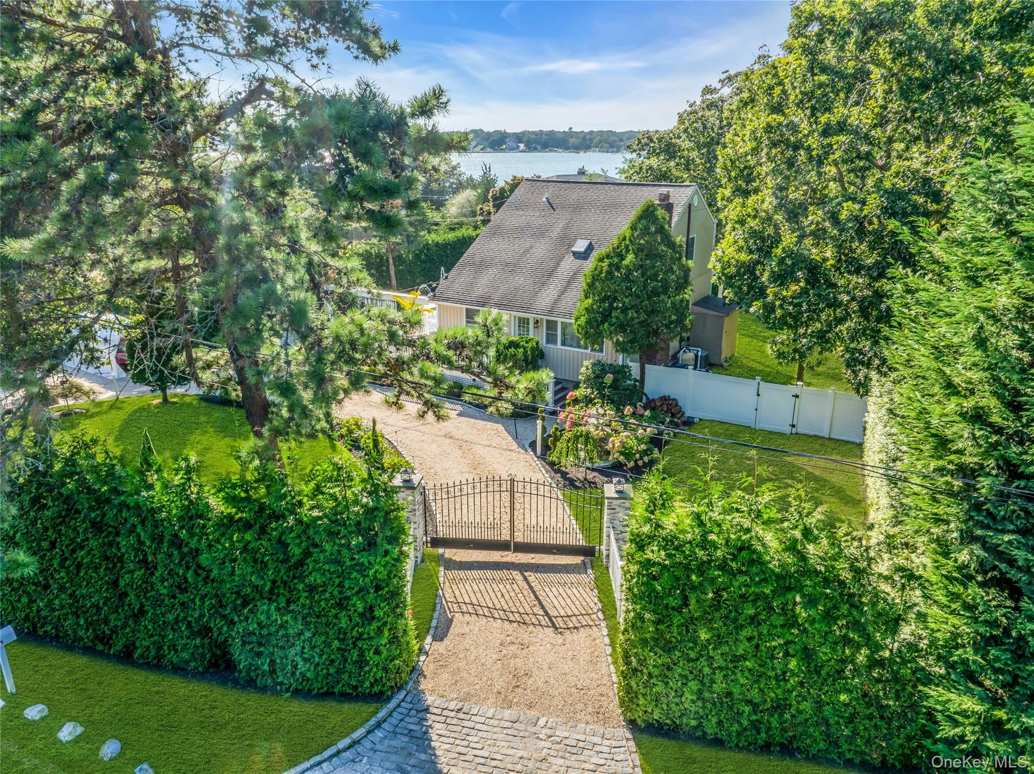 #1 photo, 35 Grant Boulevard, सफ़ोक काउंटी Hampton Bays , NY 11946