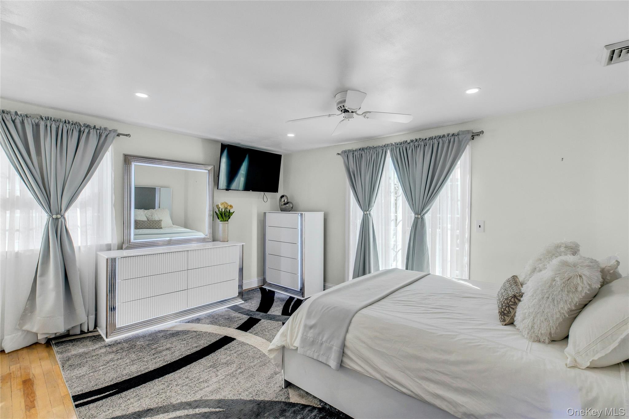 #18 photo, 35 Grant Boulevard, सफ़ोक काउंटी Hampton Bays , NY 11946