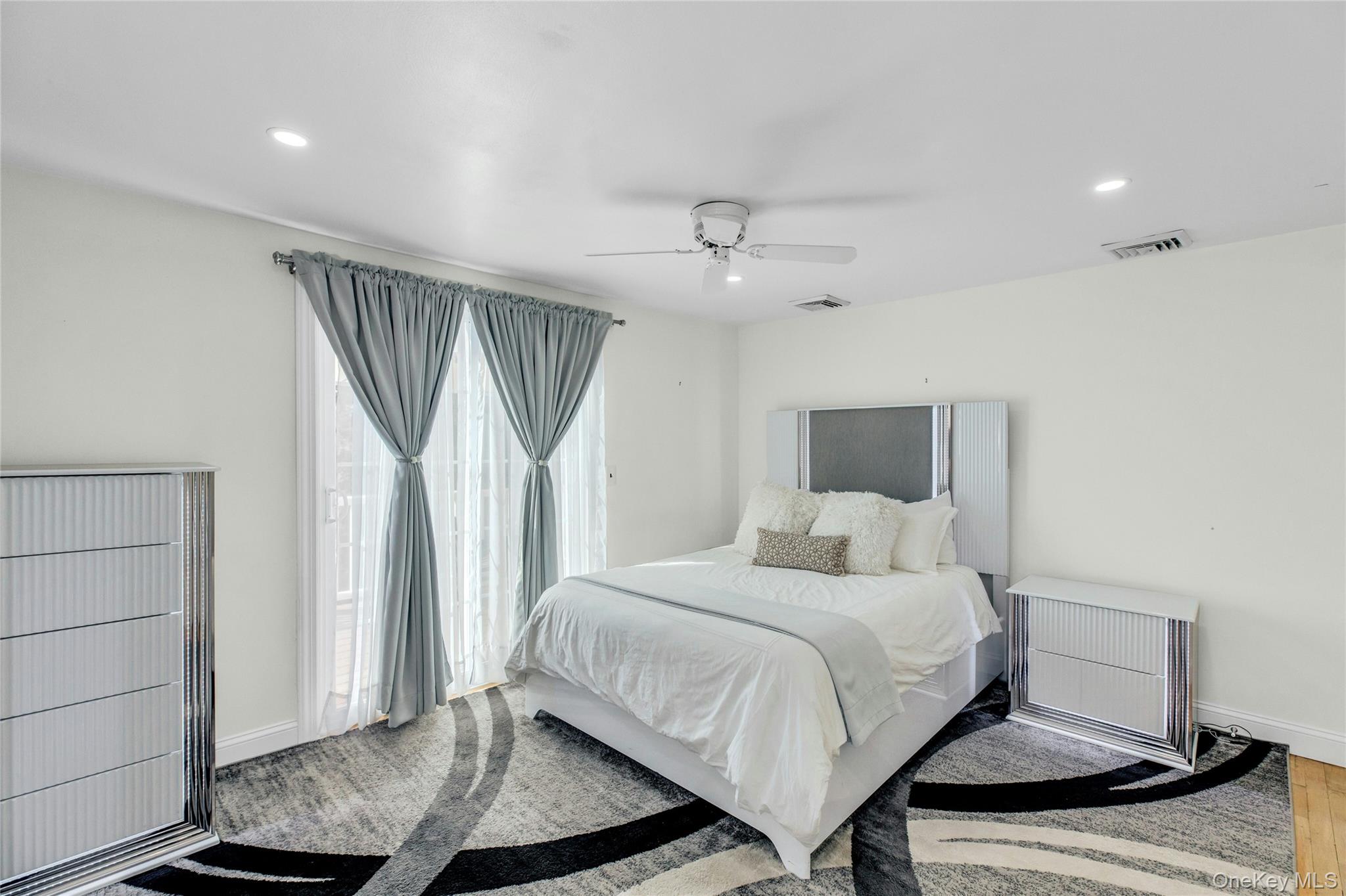 #19 photo, 35 Grant Boulevard, सफ़ोक काउंटी Hampton Bays , NY 11946