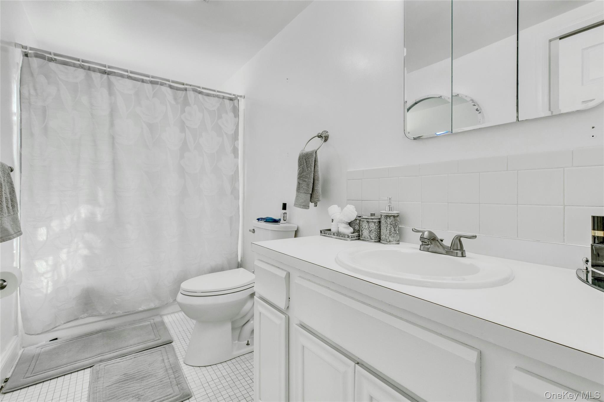 #20 photo, 35 Grant Boulevard, सफ़ोक काउंटी Hampton Bays , NY 11946