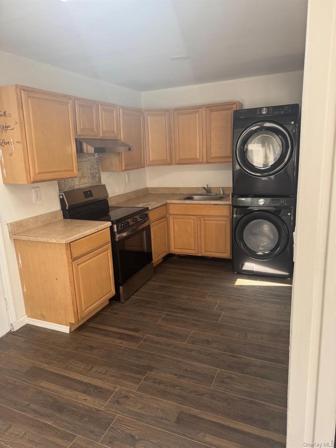 #7 photo, 383 Locust Street, सफ़ोक काउंटी Central Islip , NY 11722