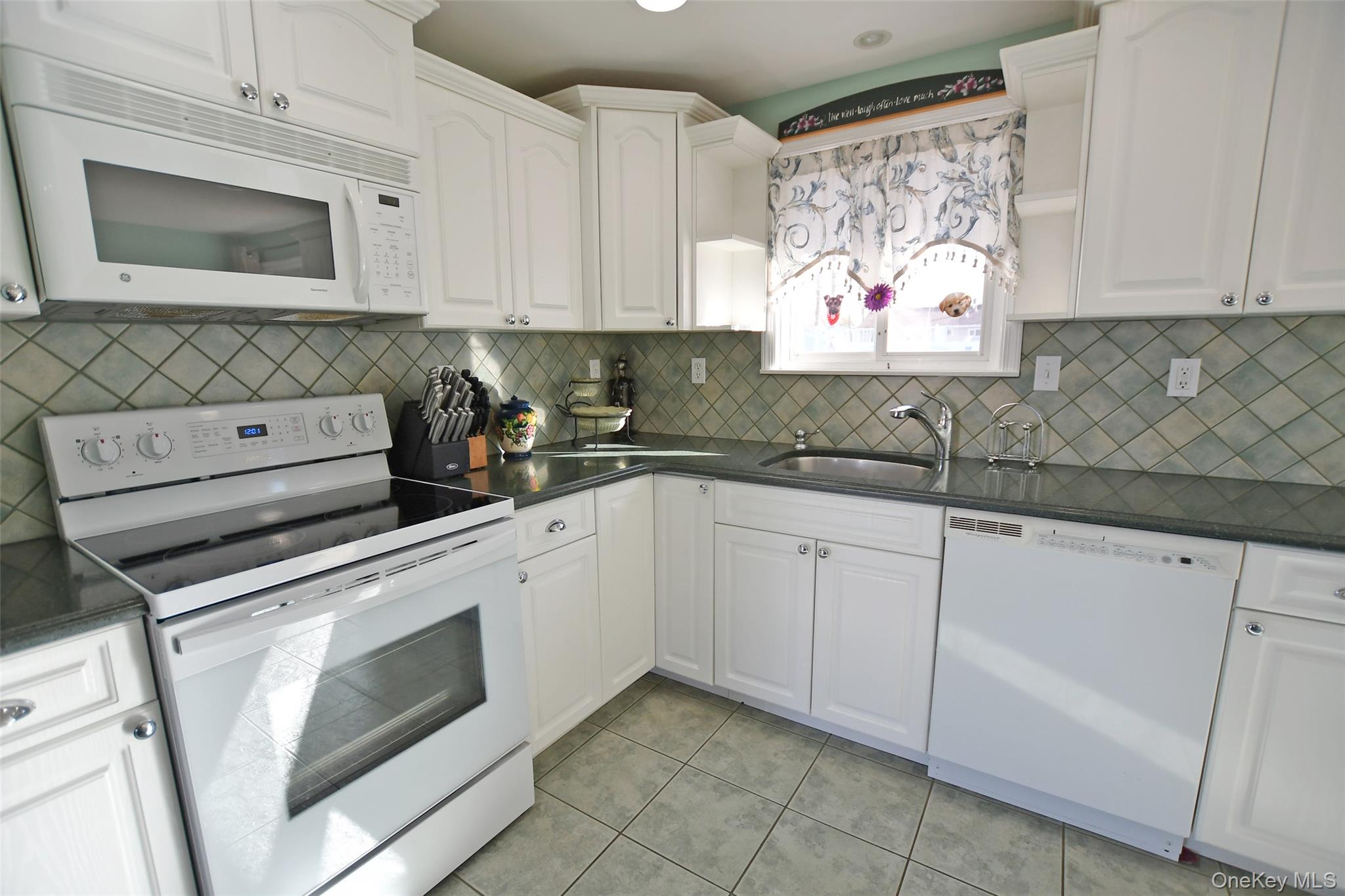 #11 photo, 359 Randall Road, 롱 아일랜드 Ridge , NY 11961