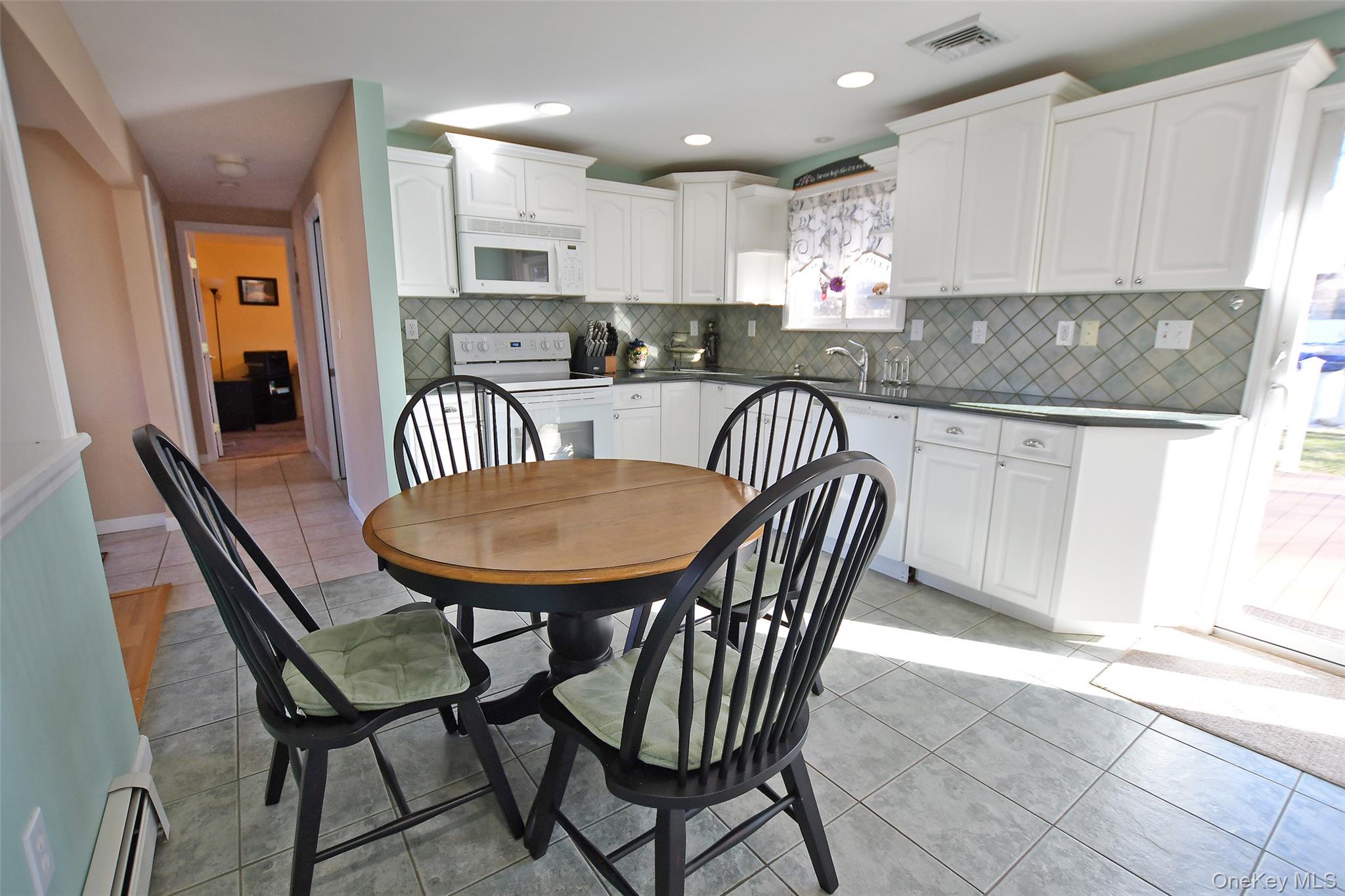 #8 photo, 359 Randall Road, 롱 아일랜드 Ridge , NY 11961