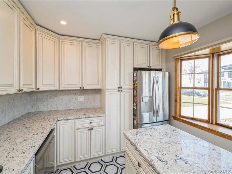 #5 photo, 8 Crabtree Lane, 長島 Levittown , NY 11756