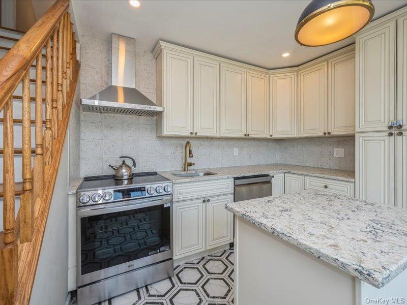 #6 photo, 8 Crabtree Lane, 長島 Levittown , NY 11756