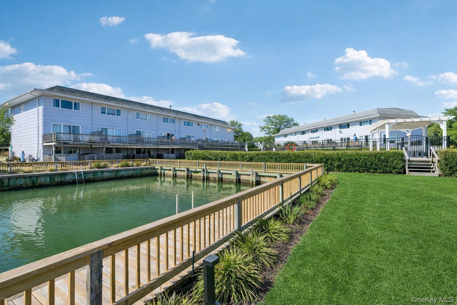 #1 photo, 3013 Mitchell Road, सफ़ोक काउंटी Westhampton Beach , NY 11978