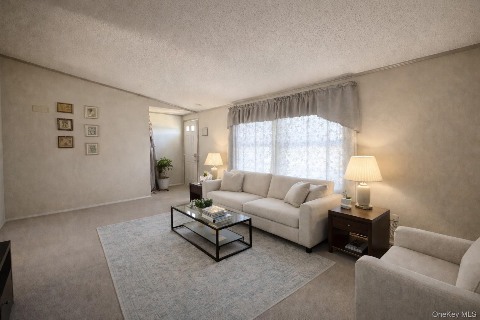 #4 photo, 4 Mews Court, 东长岛 Holtsville , NY 11742