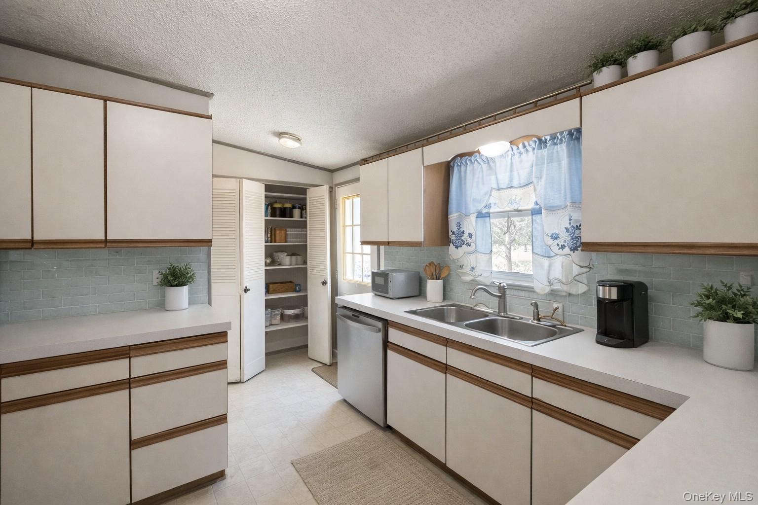 #7 photo, 4 Mews Court, 东长岛 Holtsville , NY 11742