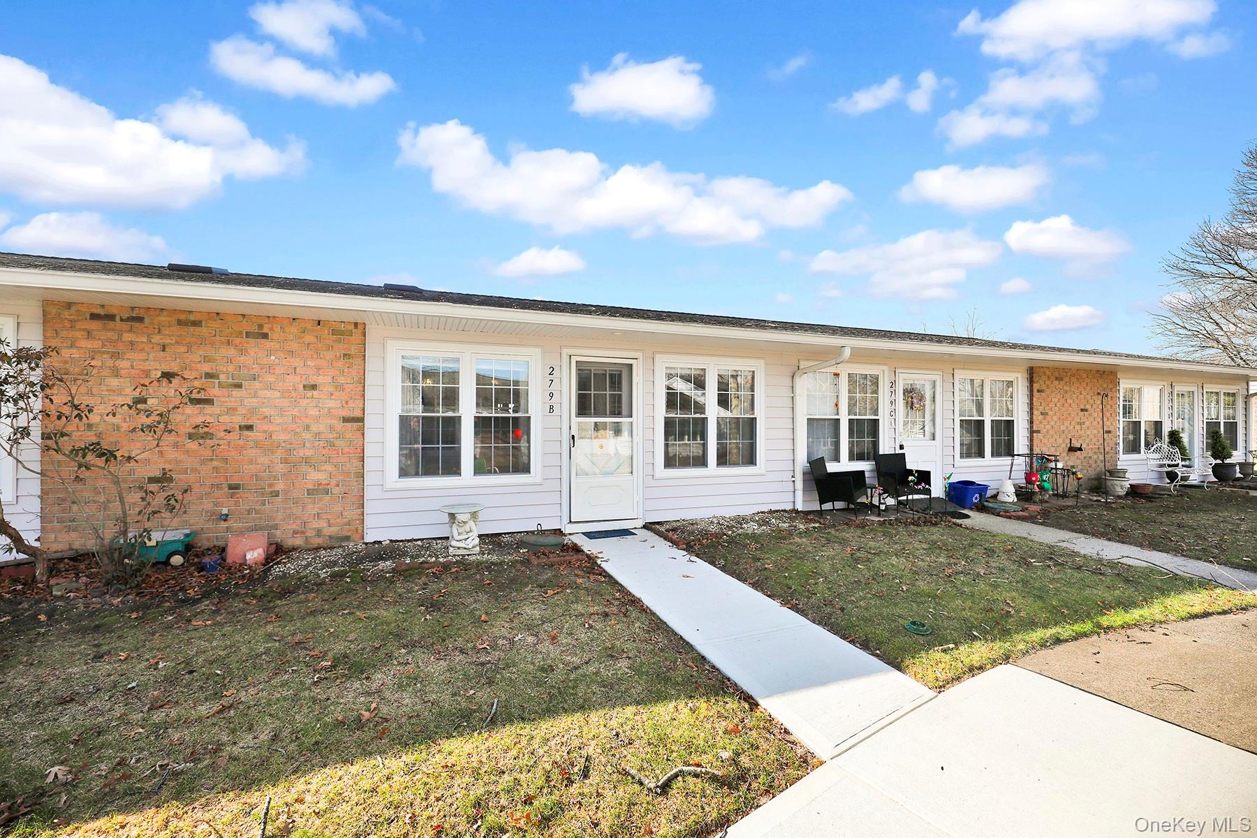 #1 photo, 279 Berwick Court, 东长岛 Ridge , NY 11961