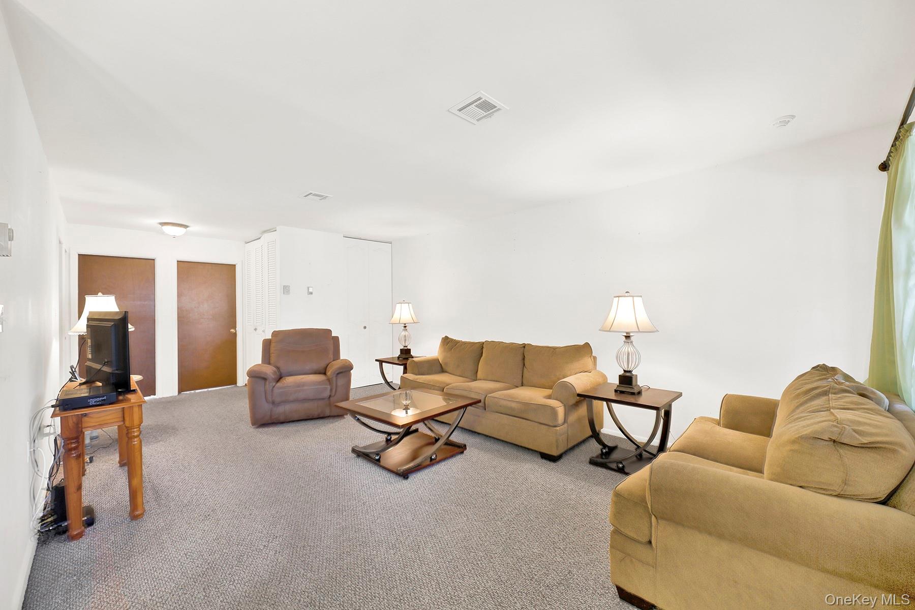 #10 photo, 279 Berwick Court, 东长岛 Ridge , NY 11961