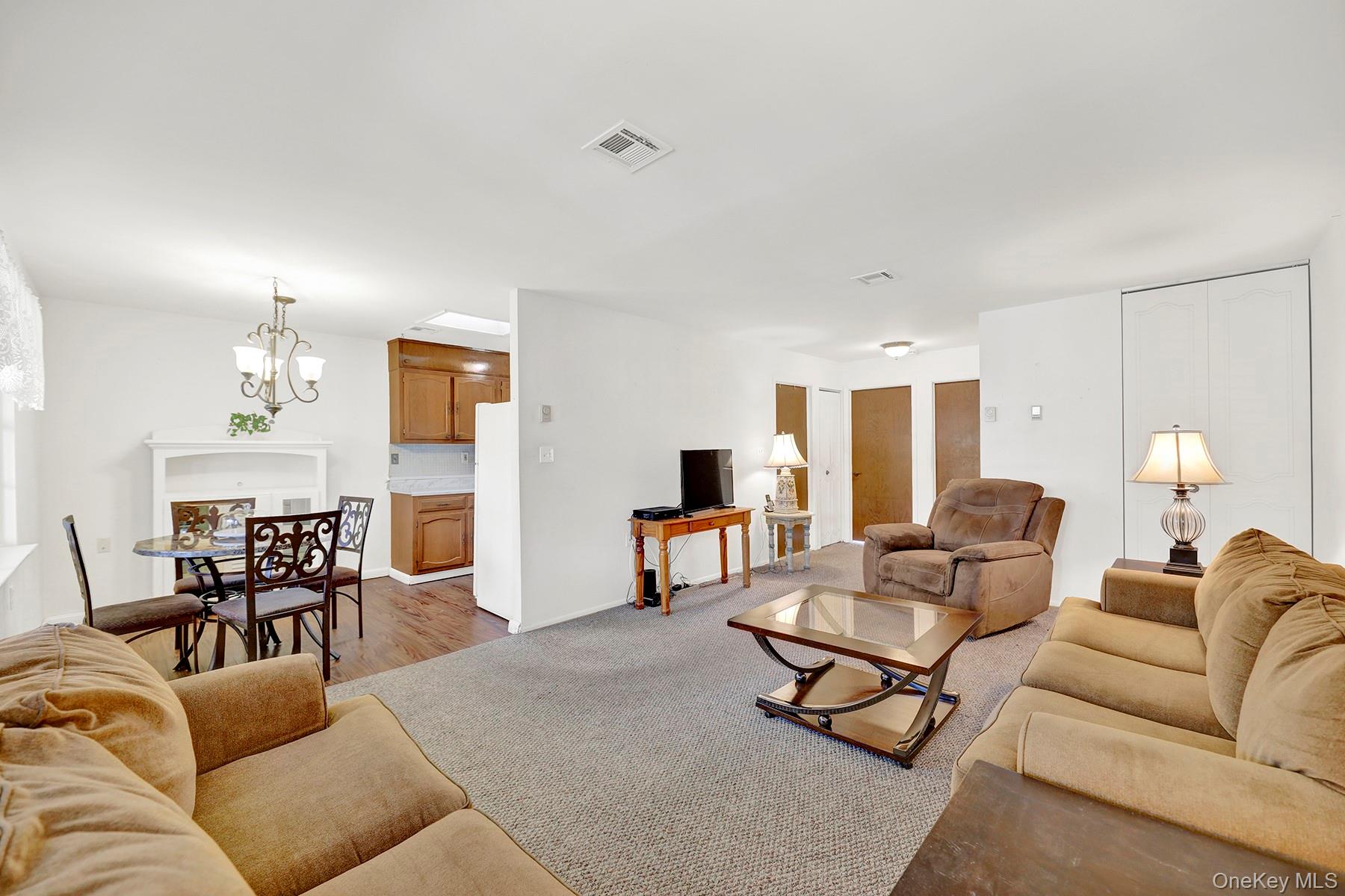 #7 photo, 279 Berwick Court, 东长岛 Ridge , NY 11961