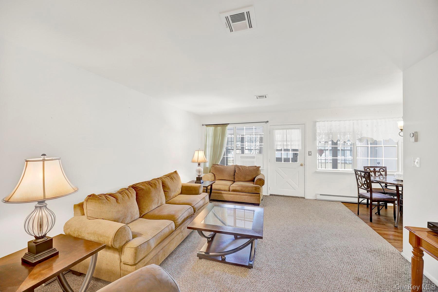 #8 photo, 279 Berwick Court, 东长岛 Ridge , NY 11961