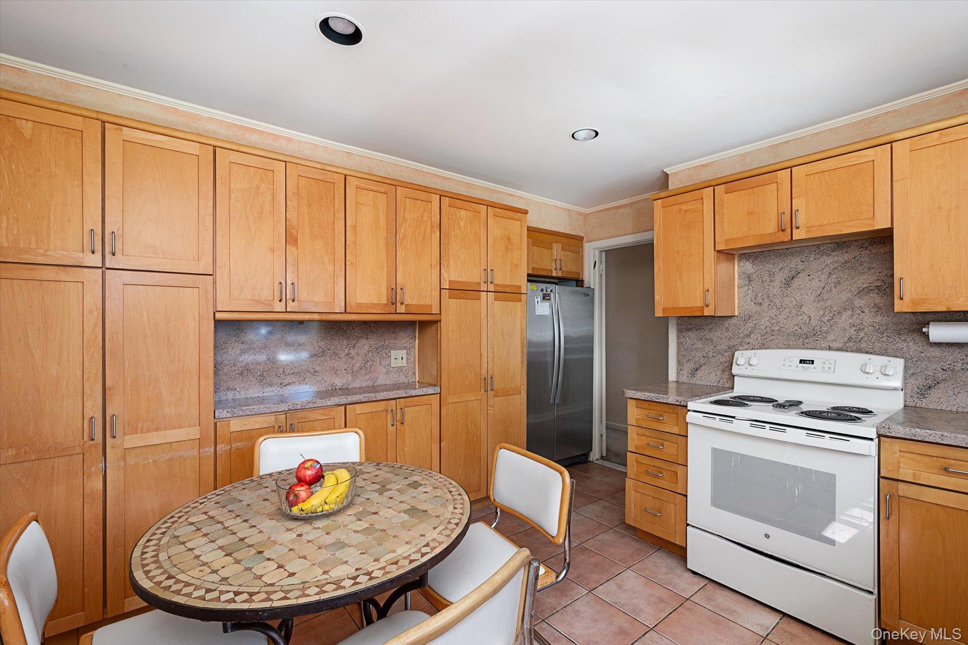 #8 photo, 76 Baker Hill Road, 롱 아일랜드 그레이트넥 Great Neck , NY 11023