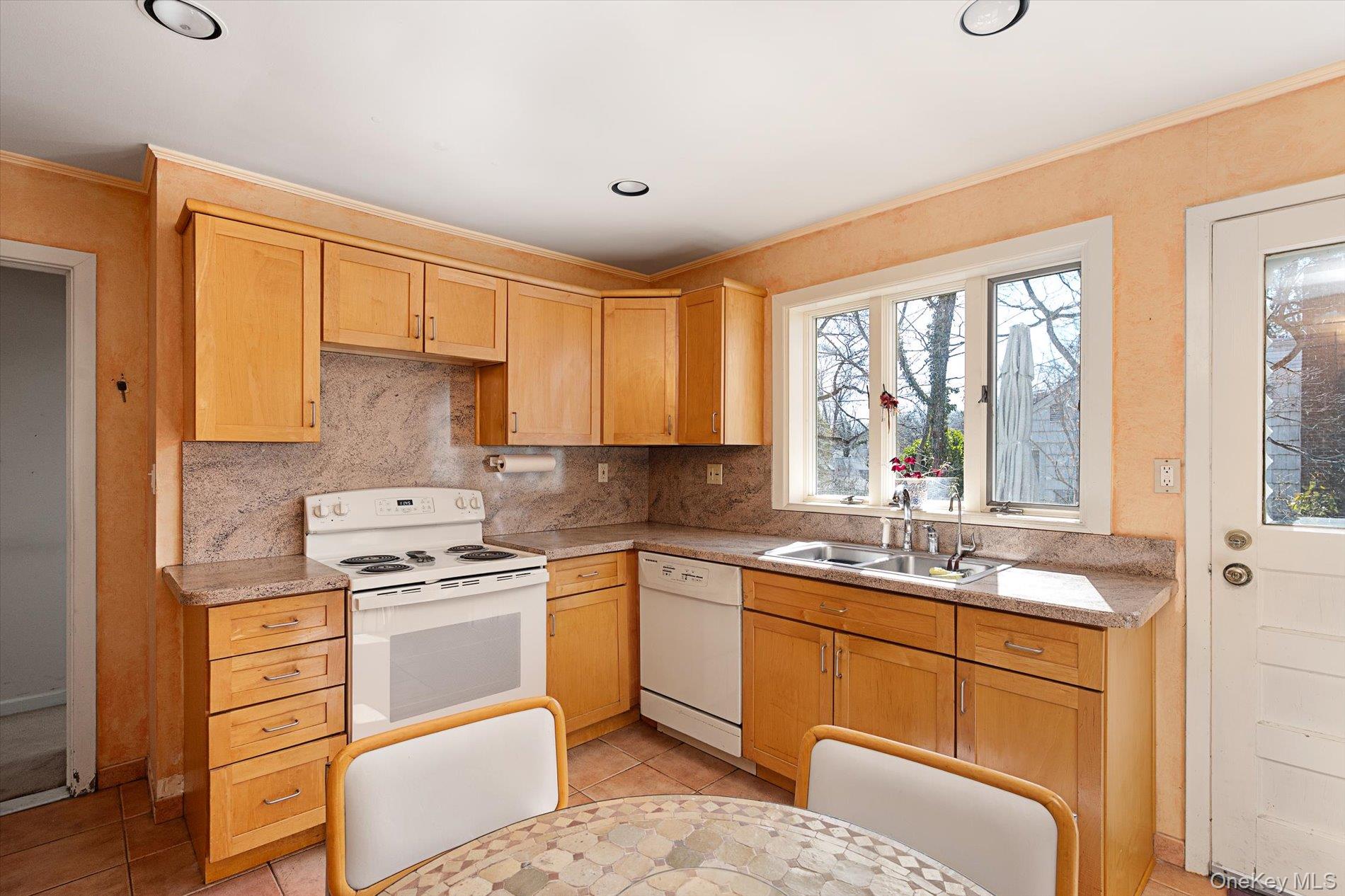 #9 photo, 76 Baker Hill Road, 롱 아일랜드 그레이트넥 Great Neck , NY 11023