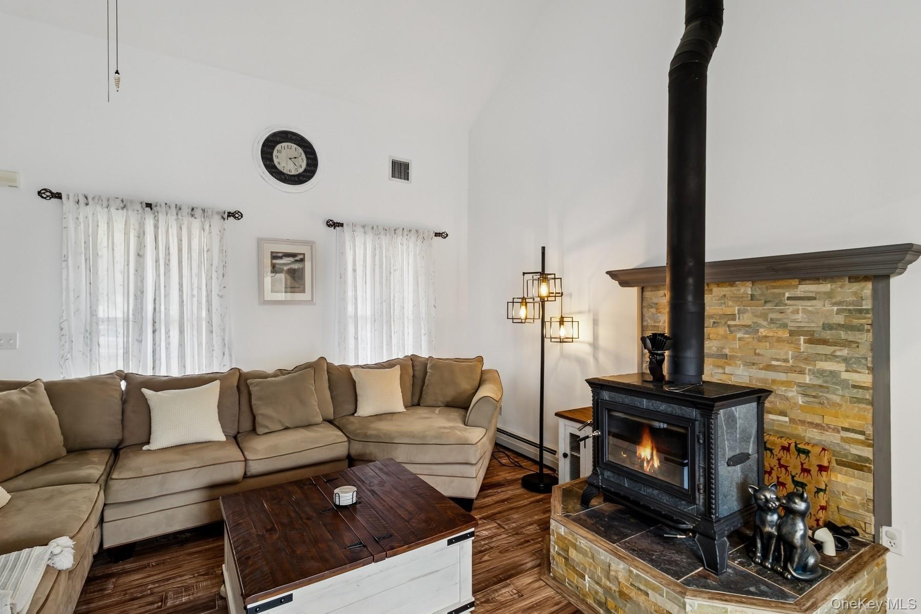 #3 photo, 119 Vineyard Way, सफ़ोक काउंटी Aquebogue , NY 11901