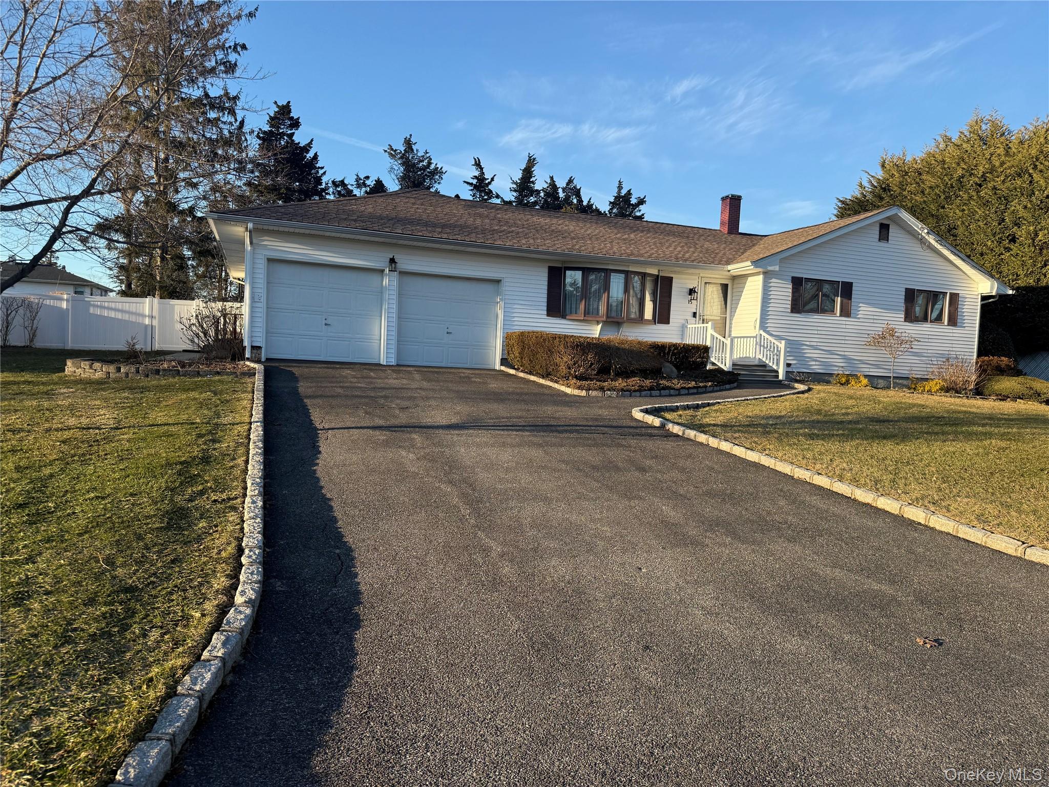 #1 photo, 15 Donald Street, सफ़ोक काउंटी Port Jefferson Station , NY 11776