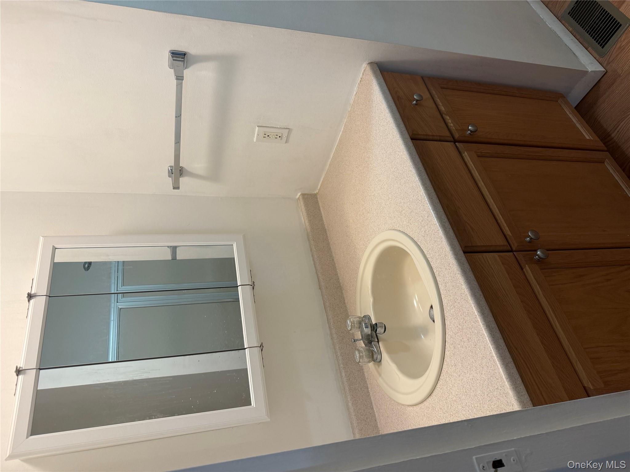 #11 photo, 15 Donald Street, सफ़ोक काउंटी Port Jefferson Station , NY 11776