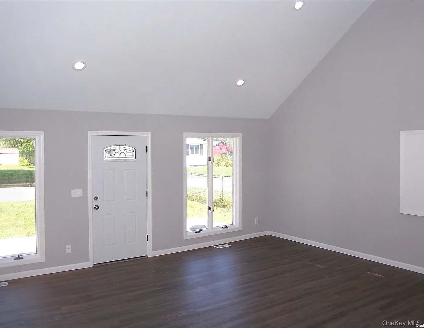 #2 photo, 36 Magnolia Drive, 东长岛 Mastic Beach , NY 11951