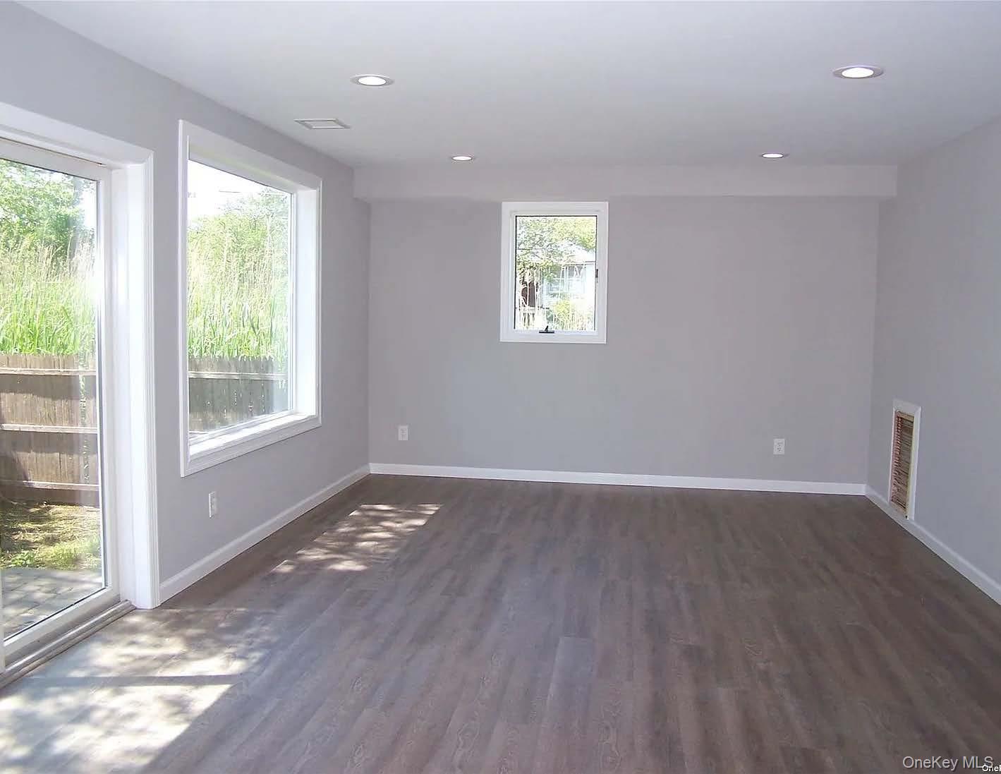 #8 photo, 36 Magnolia Drive, 东长岛 Mastic Beach , NY 11951