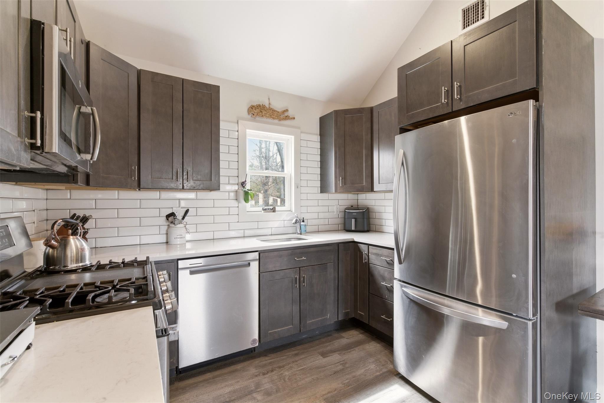 #11 photo, 101 4th Avenue, সাফোক কাউন্টি East Northport , NY 11731