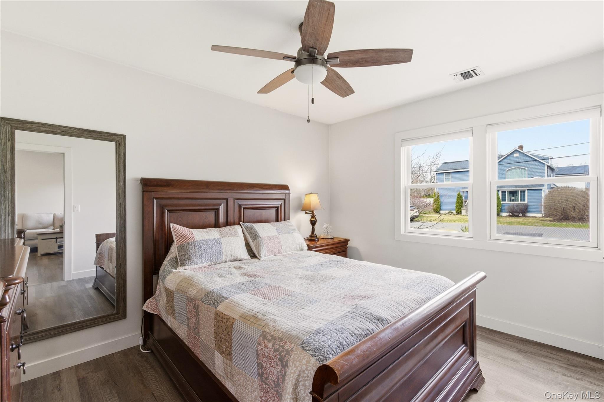 #13 photo, 101 4th Avenue, সাফোক কাউন্টি East Northport , NY 11731