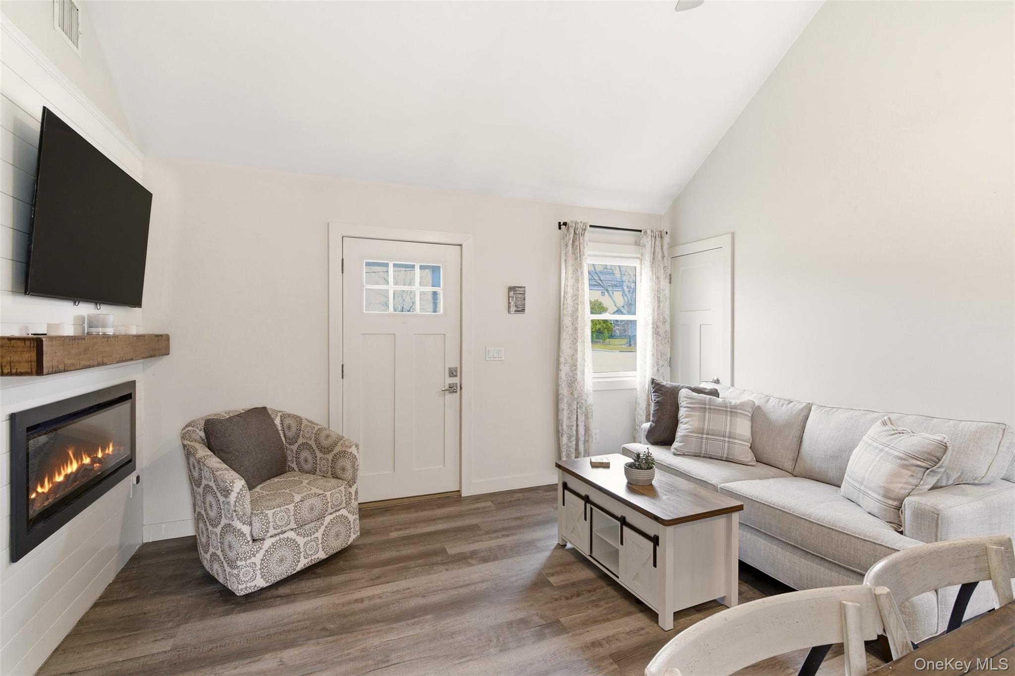 #5 photo, 101 4th Avenue, সাফোক কাউন্টি East Northport , NY 11731