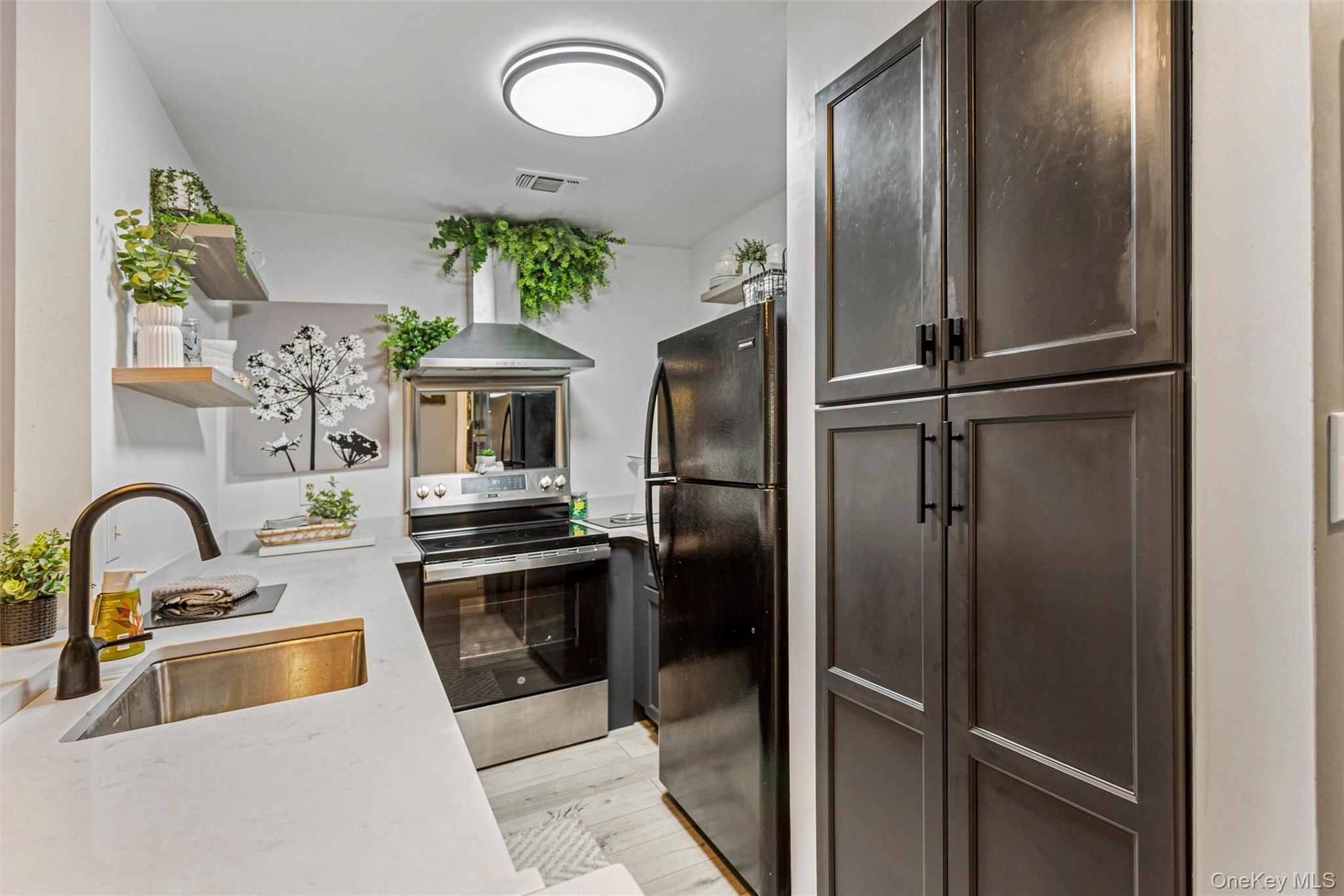 #12 photo, 811 Shore Road, 长岛 长滩 Long Beach , NY 11561