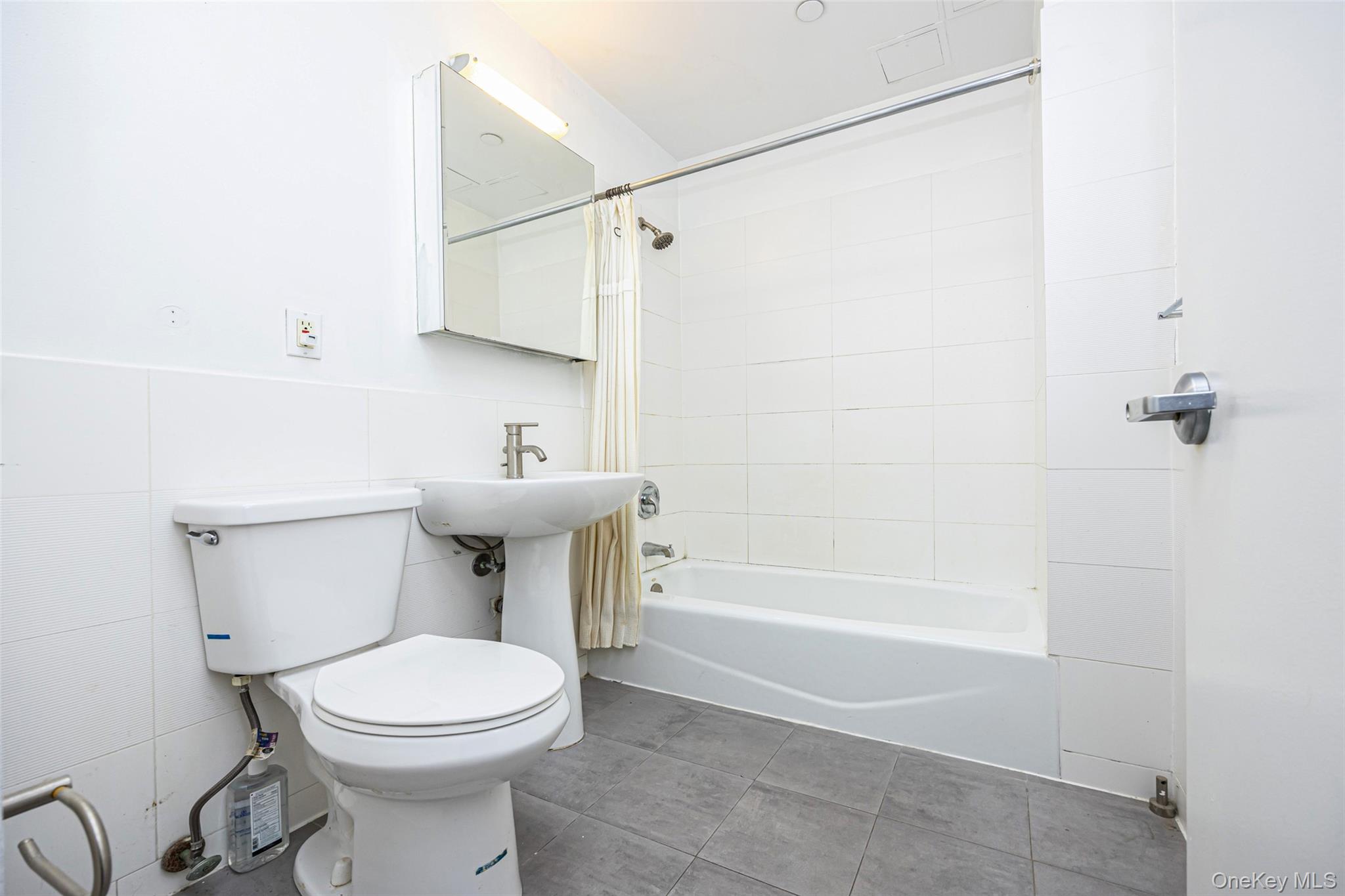 #16 photo, 7128 163rd Street, Fresh Meadows , NY 11365