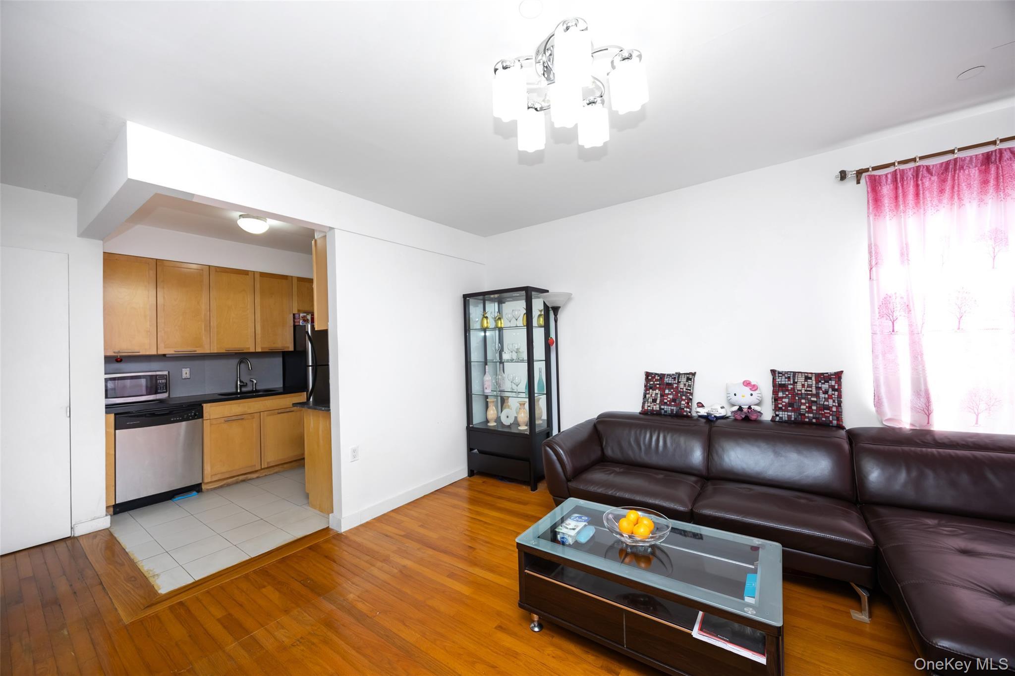 #8 photo, 7128 163rd Street, Fresh Meadows , NY 11365