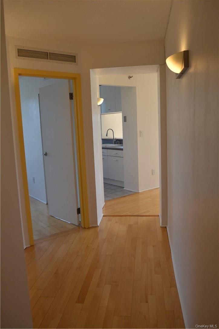 #10 photo, 4 Martine Avenue, White Plains , NY 10606