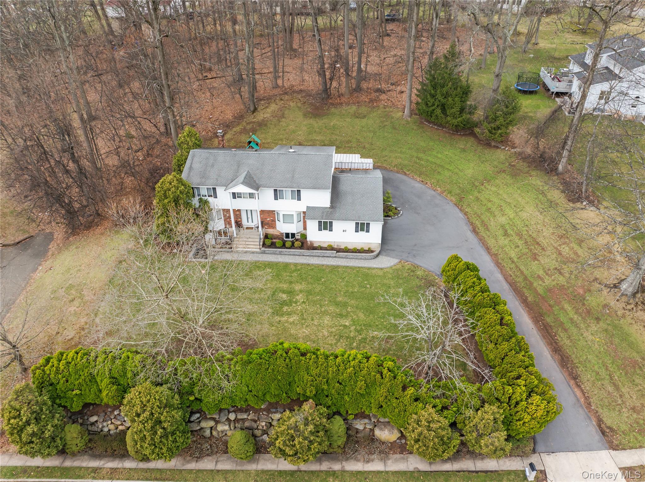 #1 photo, 20 Algonquin Circle, 뉴욕주 Airmont , NY 10952