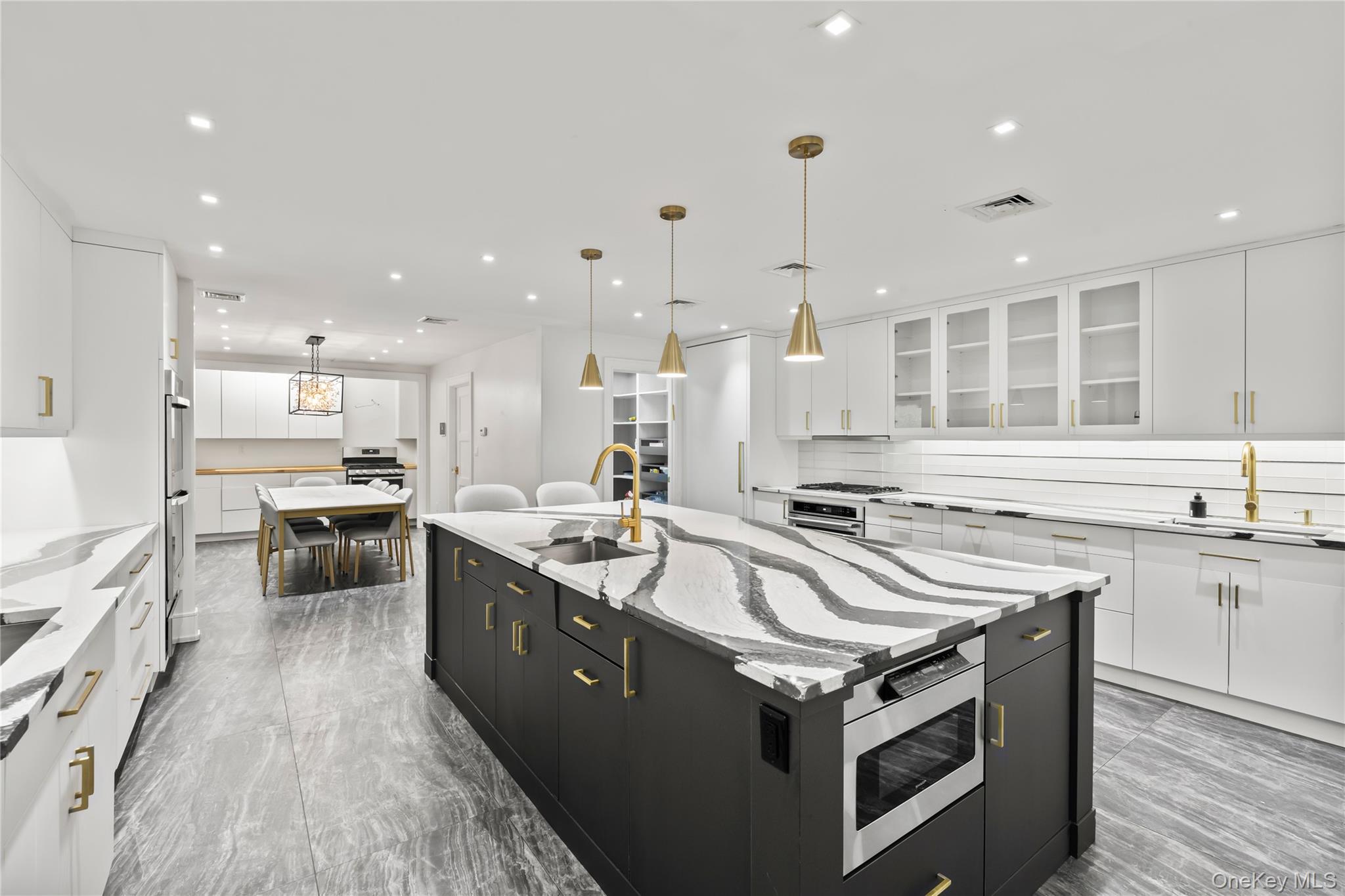 #10 photo, 20 Algonquin Circle, 뉴욕주 Airmont , NY 10952