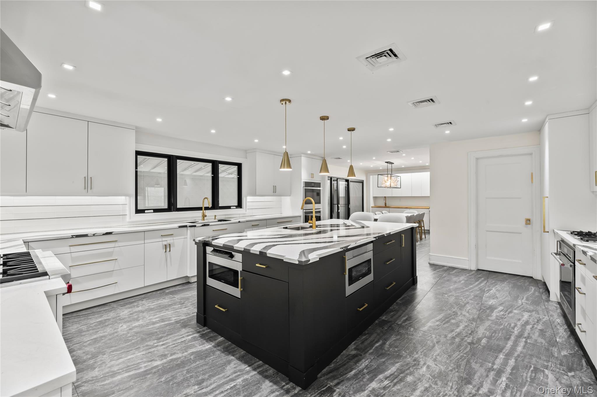 #11 photo, 20 Algonquin Circle, 뉴욕주 Airmont , NY 10952