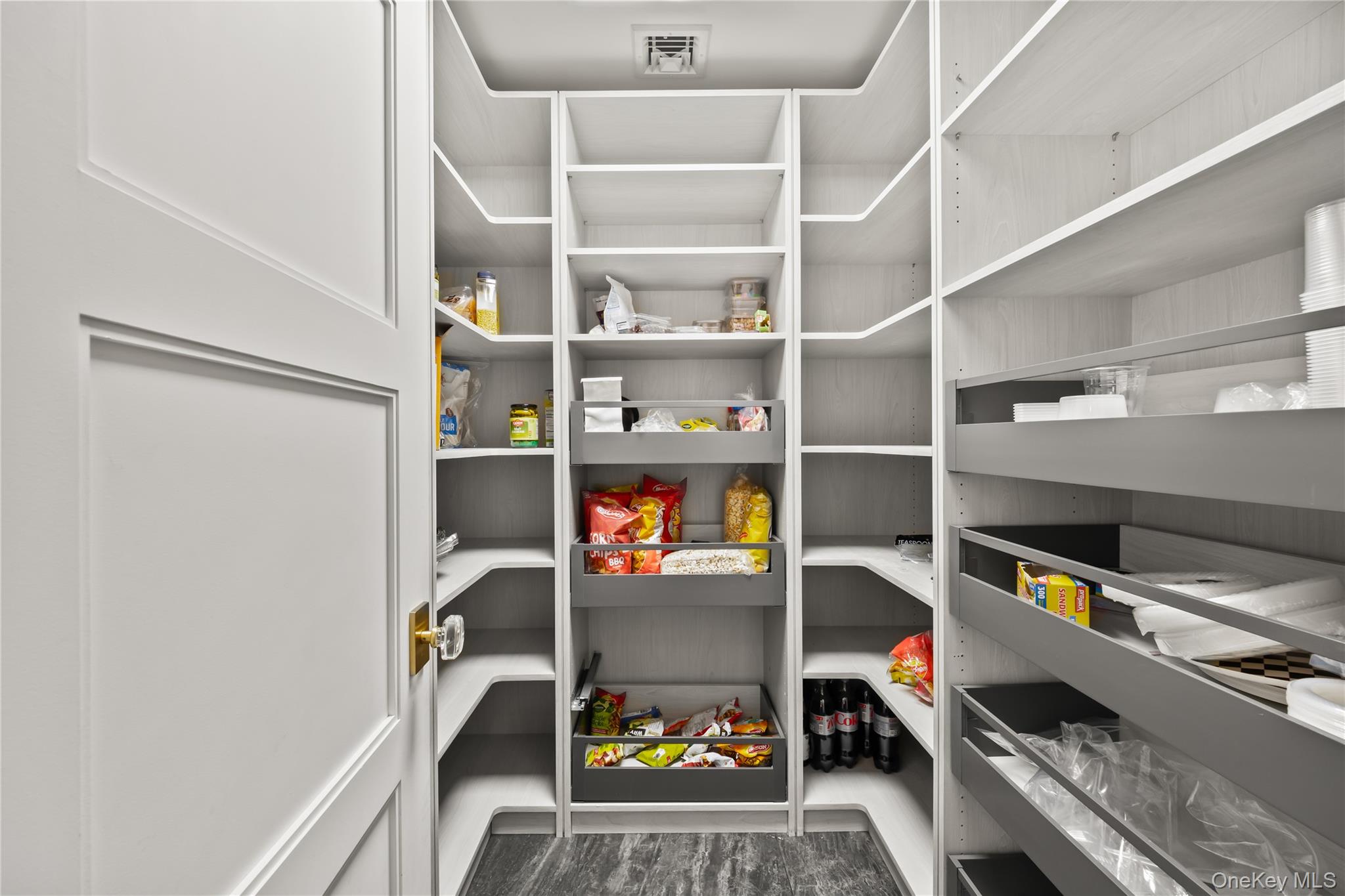 #14 photo, 20 Algonquin Circle, 뉴욕주 Airmont , NY 10952