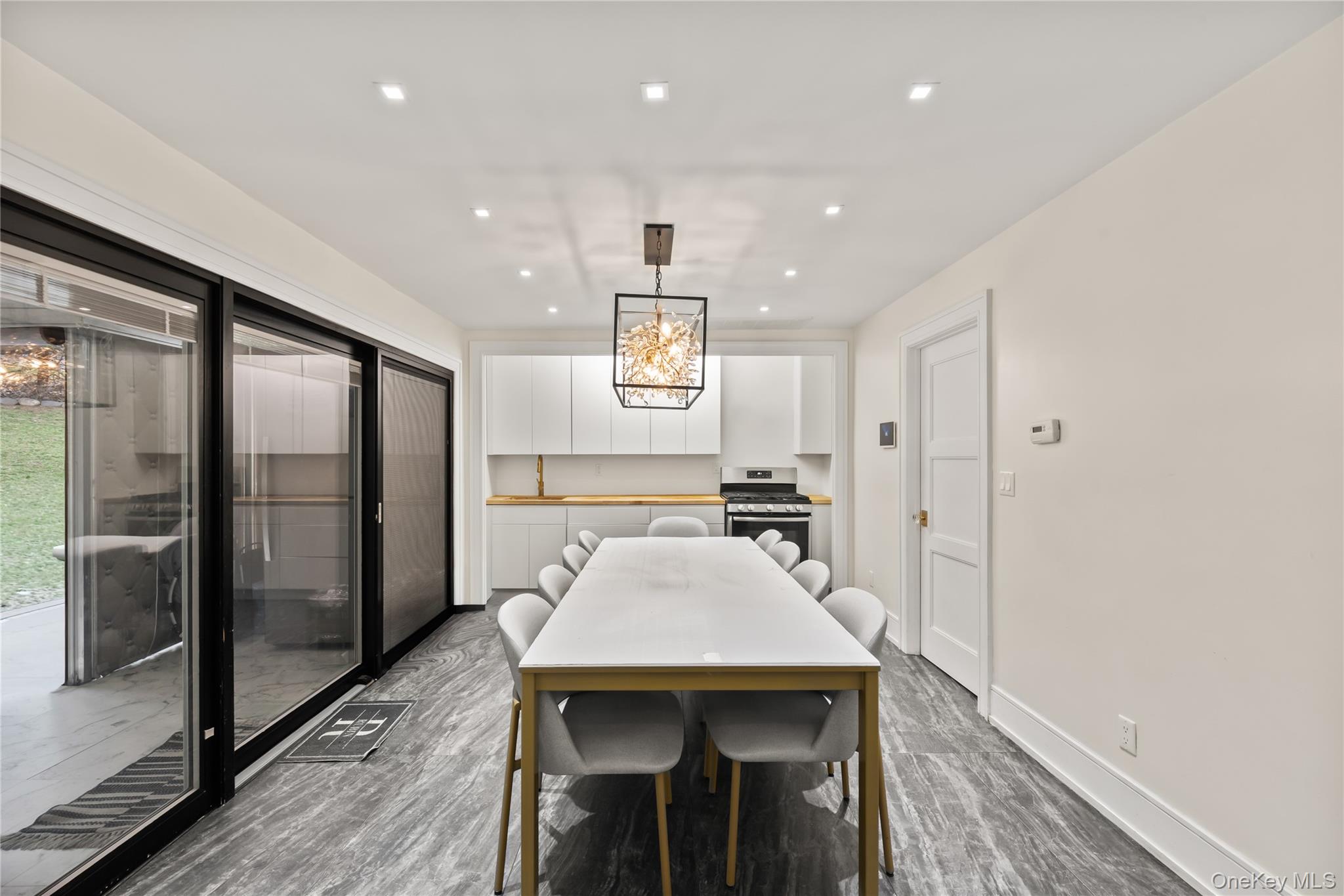 #15 photo, 20 Algonquin Circle, 뉴욕주 Airmont , NY 10952