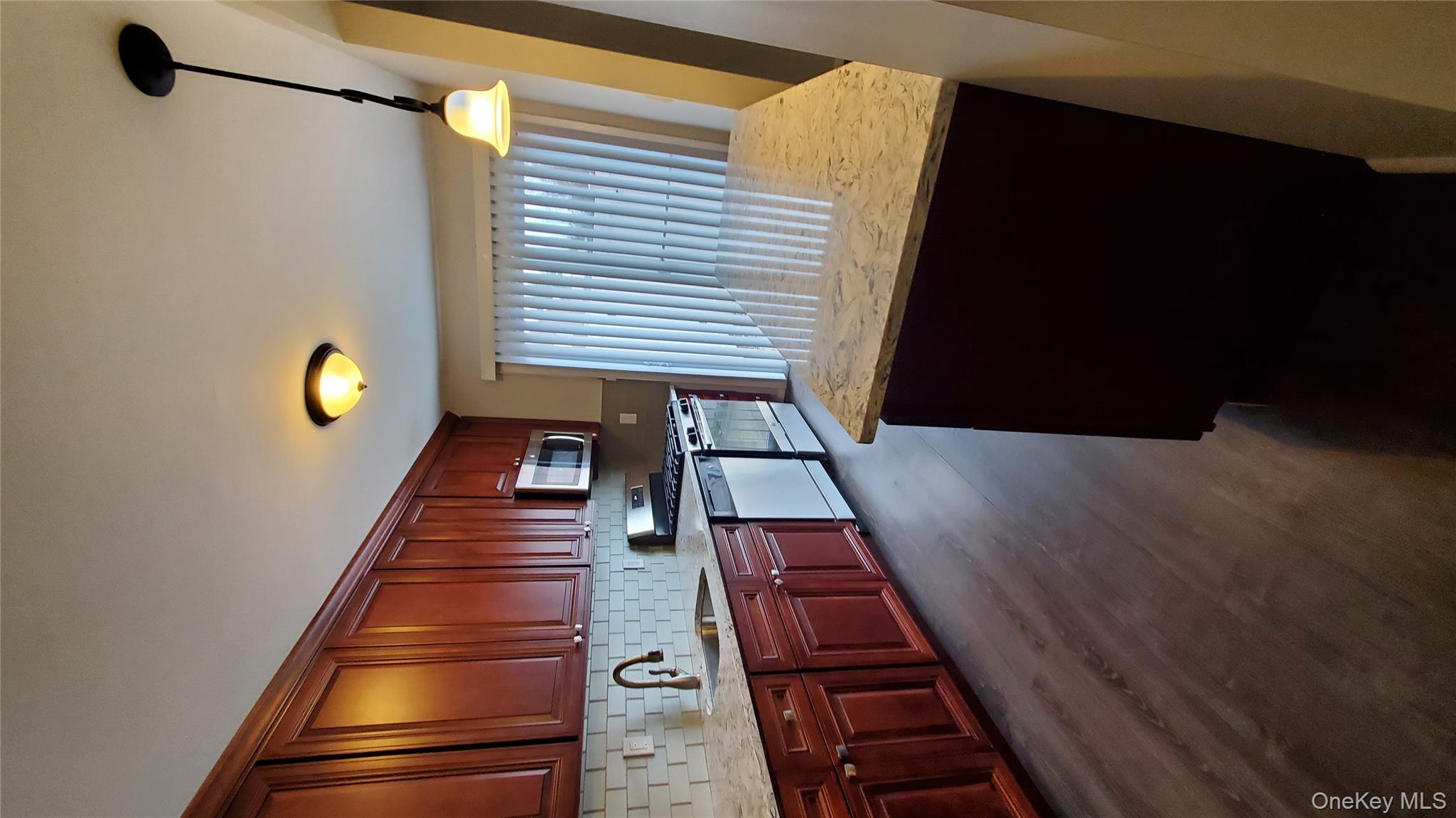 #4 photo, 460 Old Town Road, सफ़ोक काउंटी Port Jefferson Station , NY 11776