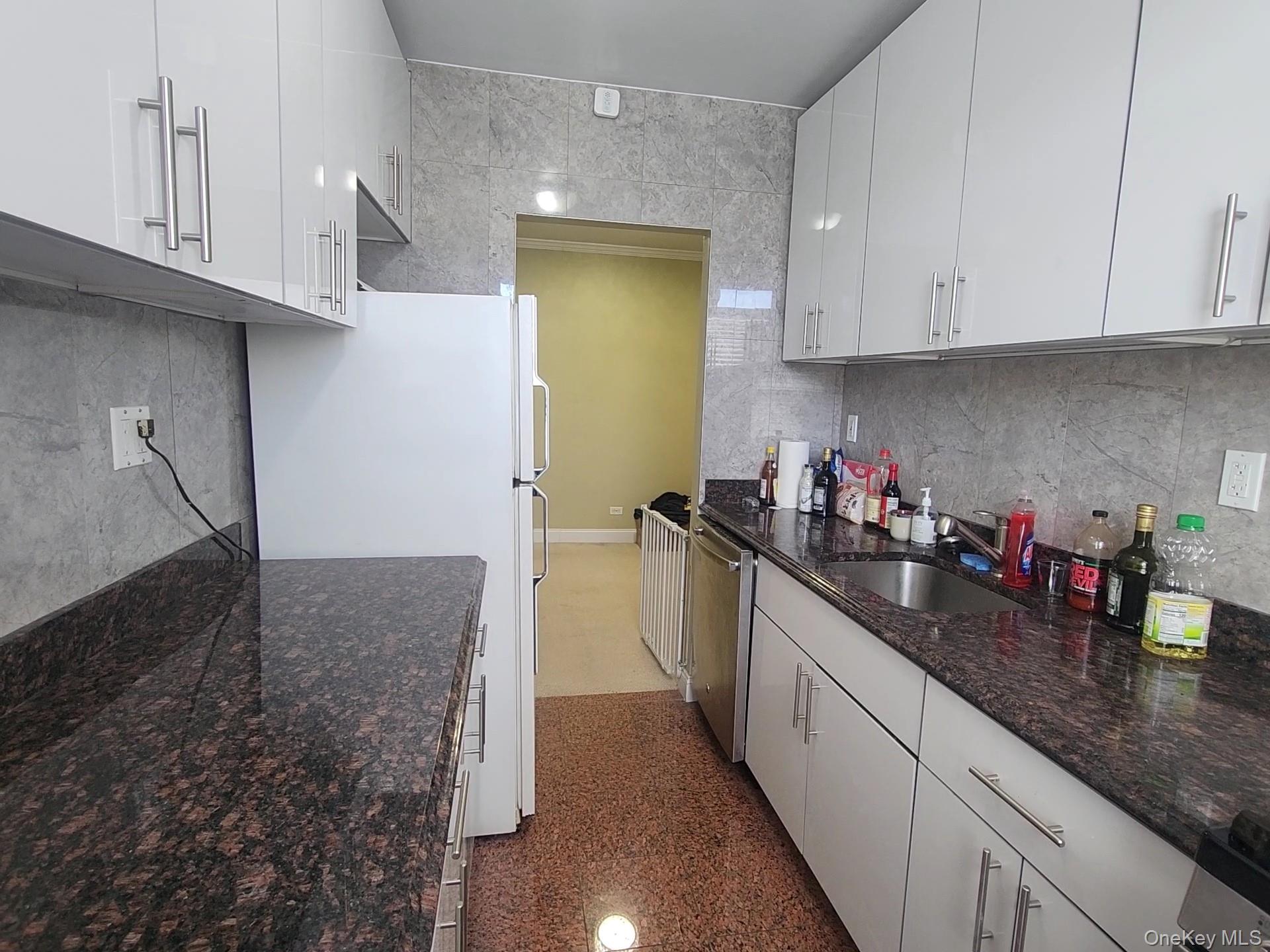 #3 photo, 32-45 90th Street, कुईंस East Elmhurst , NY 11369