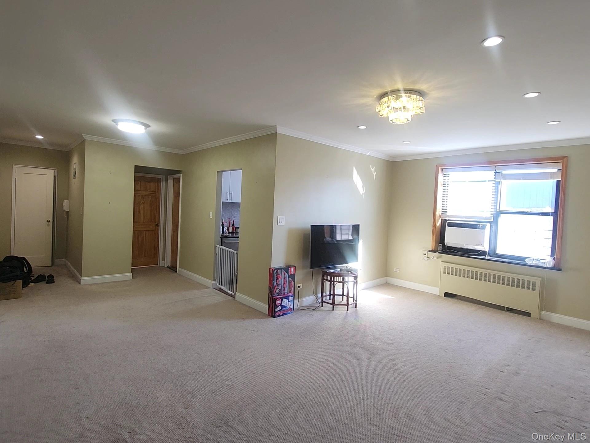 #6 photo, 32-45 90th Street, कुईंस East Elmhurst , NY 11369