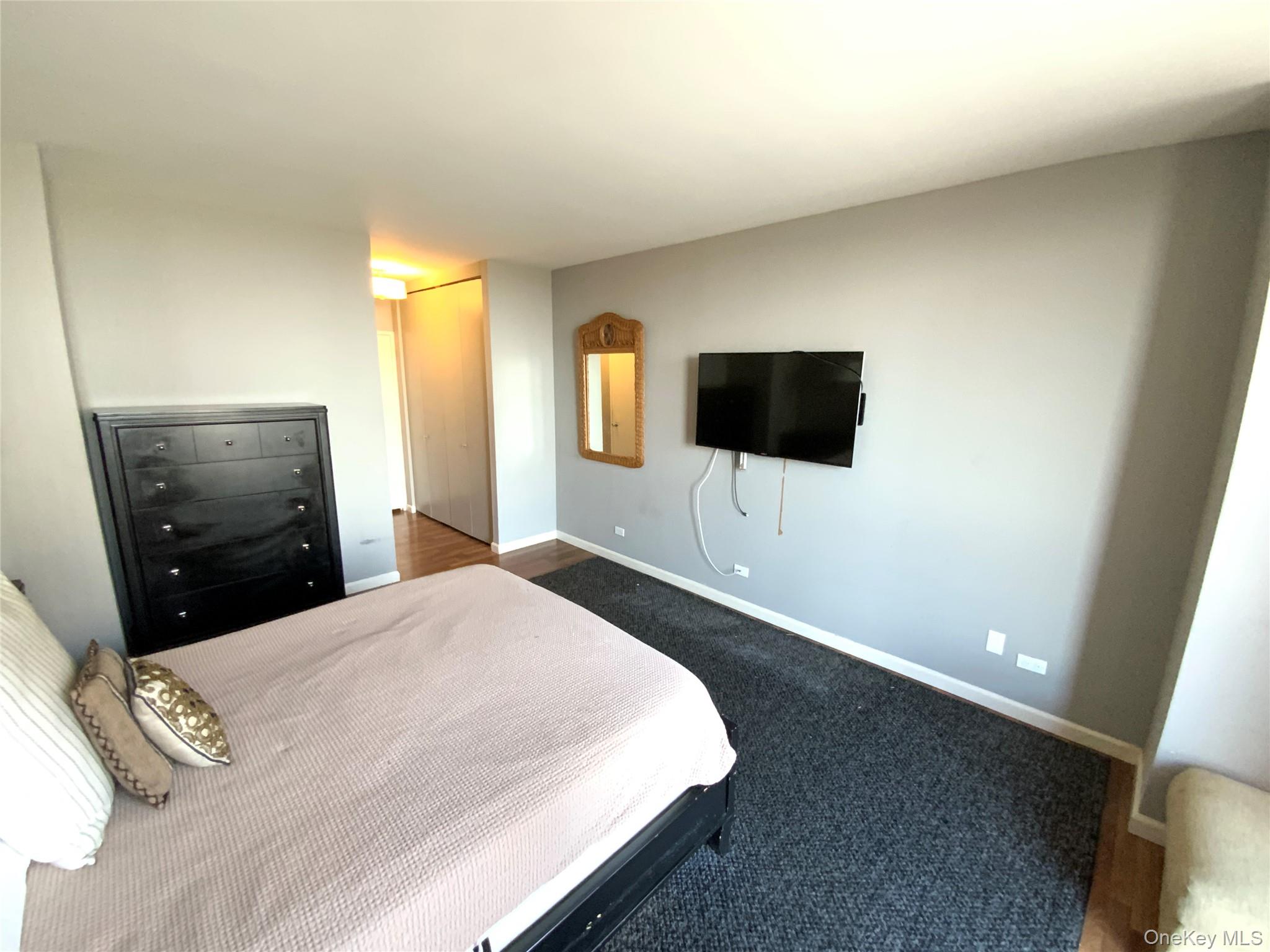 #19 photo, 27110 Grand Central Parkway, Floral Park , NY 11005